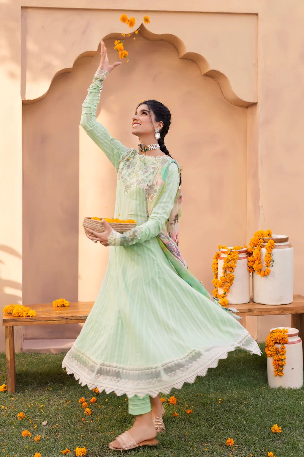Iznik Aashiaan Festive Lawn Ruhee 02