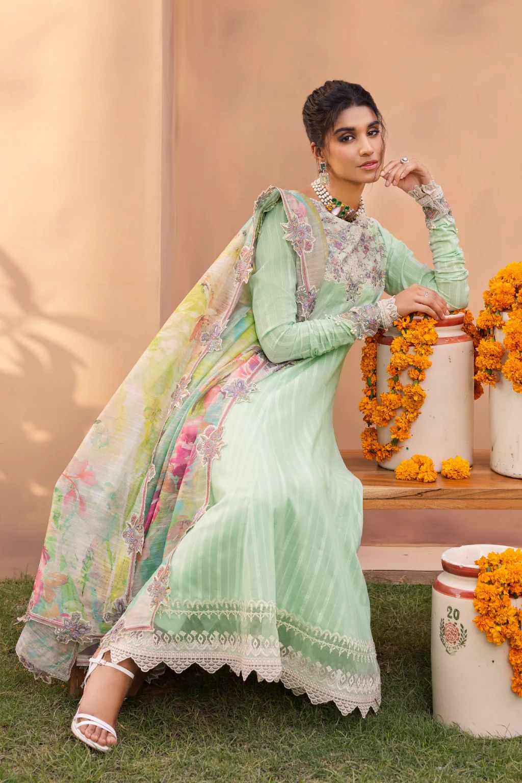 Iznik Aashiaan Festive Lawn Ruhee 02