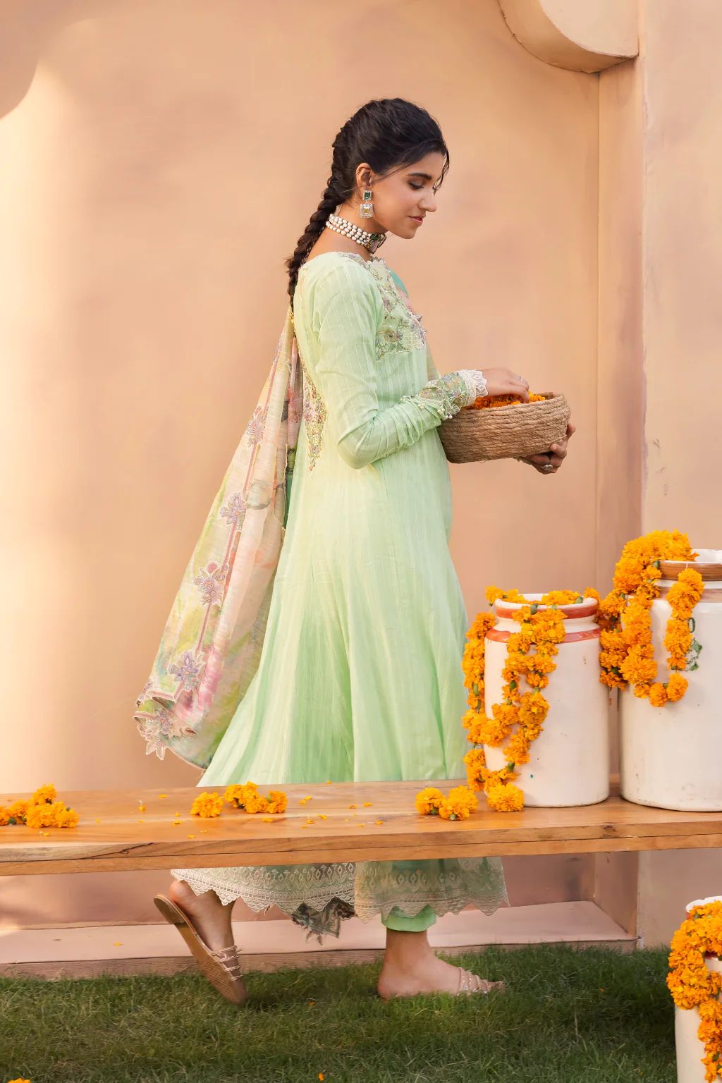 Iznik Aashiaan Festive Lawn Ruhee 02