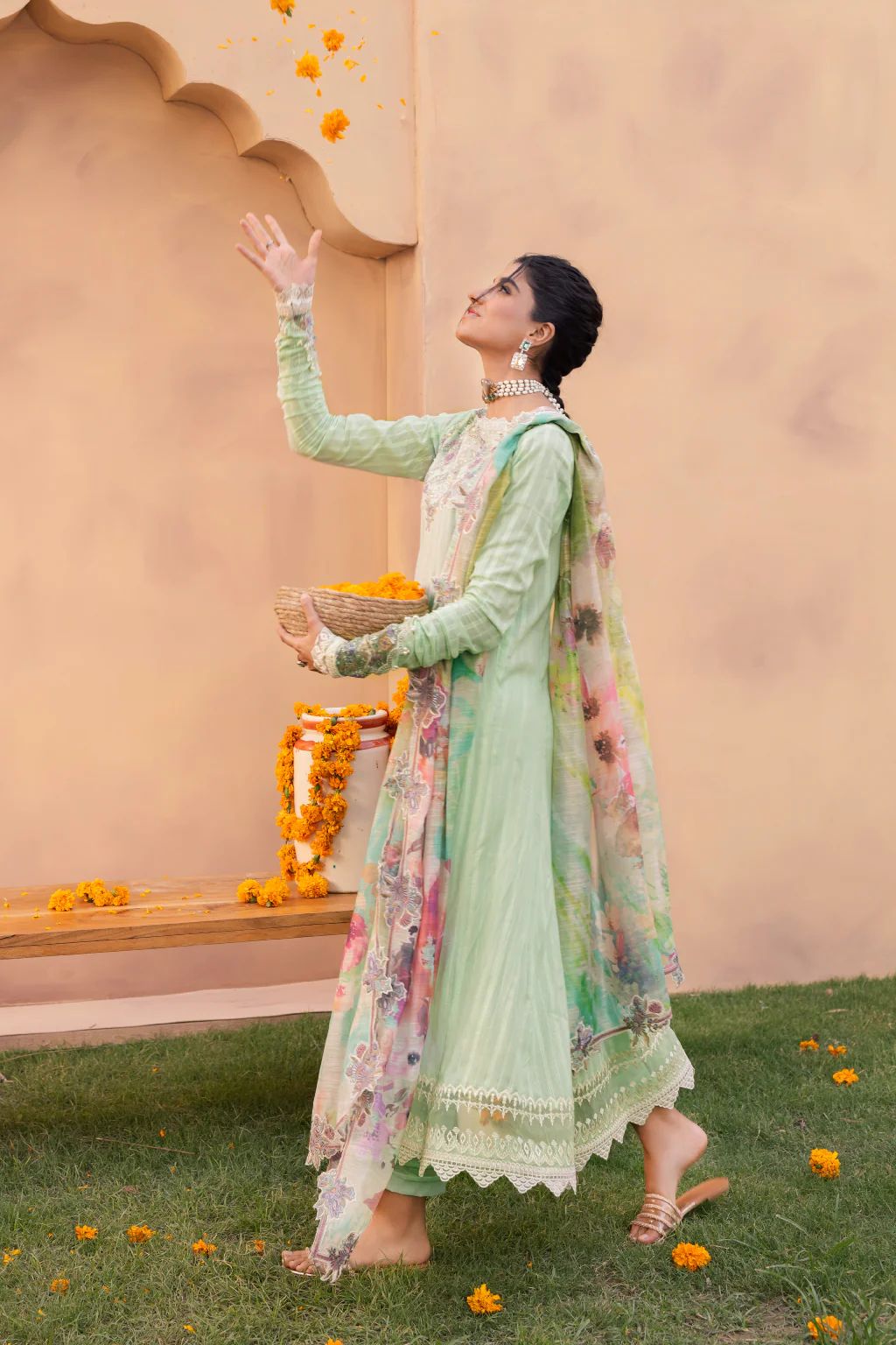 Iznik Aashiaan Festive Lawn Ruhee 02