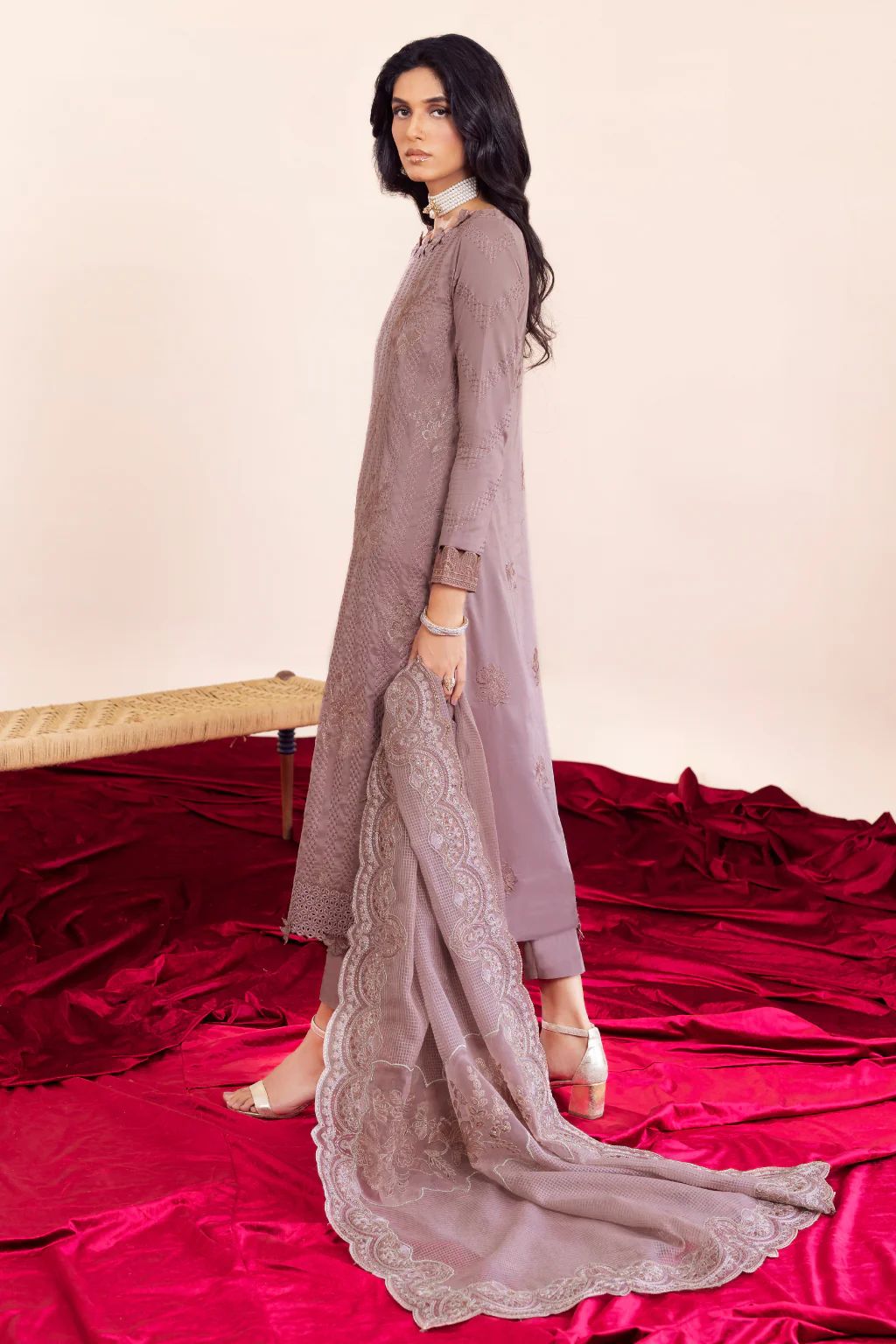 Iznik Aashiaan Festive Lawn Raishaa 04