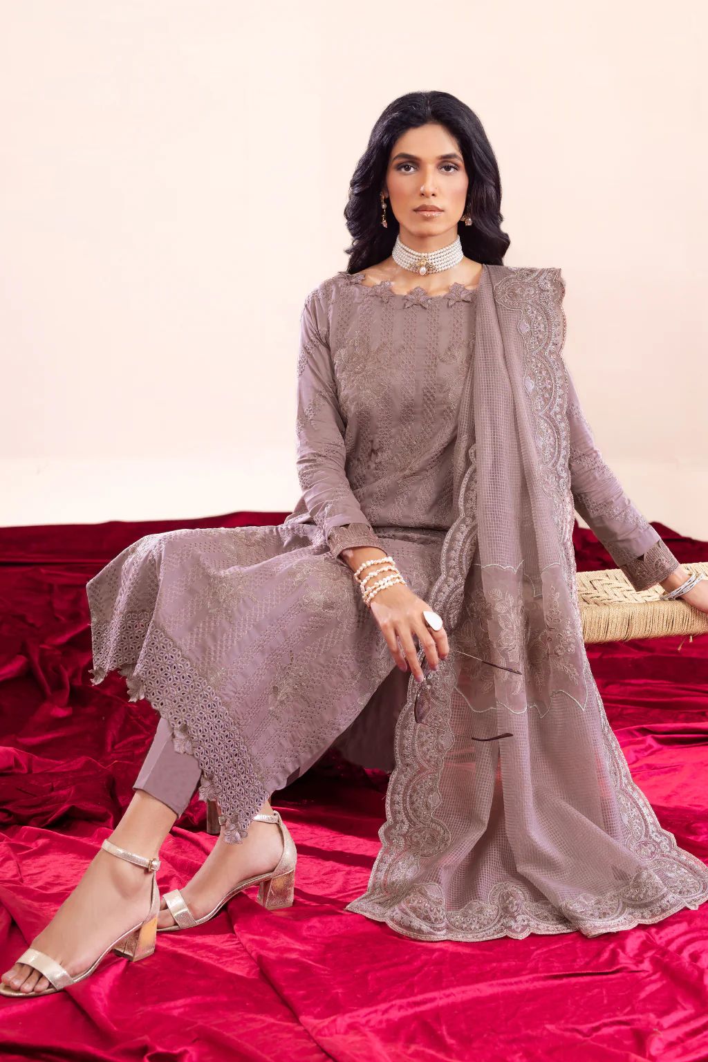 Iznik Aashiaan Festive Lawn Raishaa 04