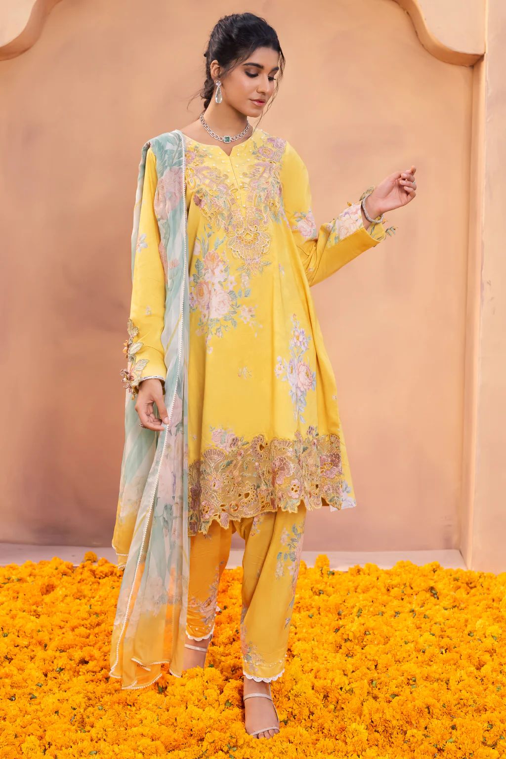 Iznik Aashiaan Festive Lawn Aanisah 07