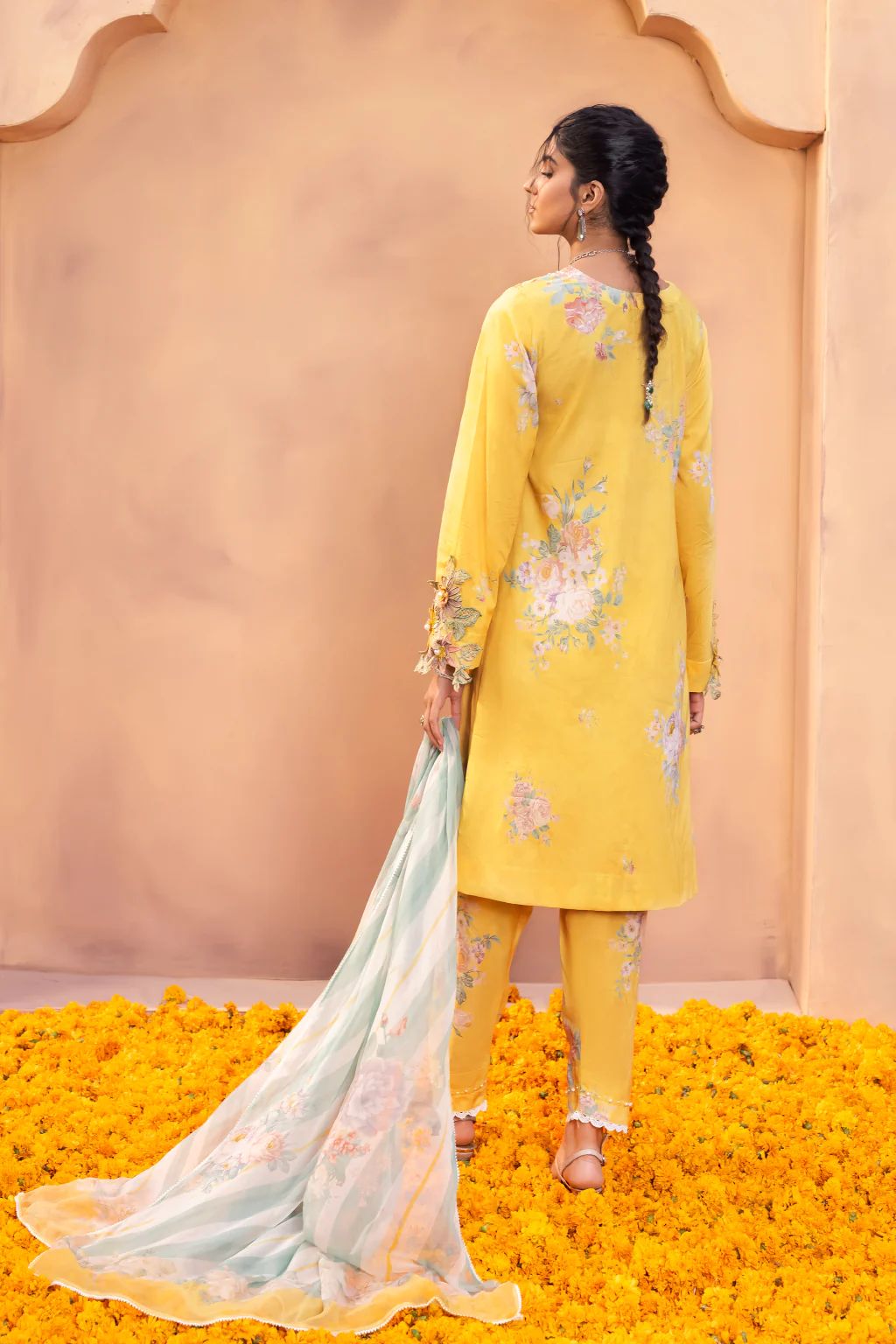 Iznik Aashiaan Festive Lawn Aanisah 07