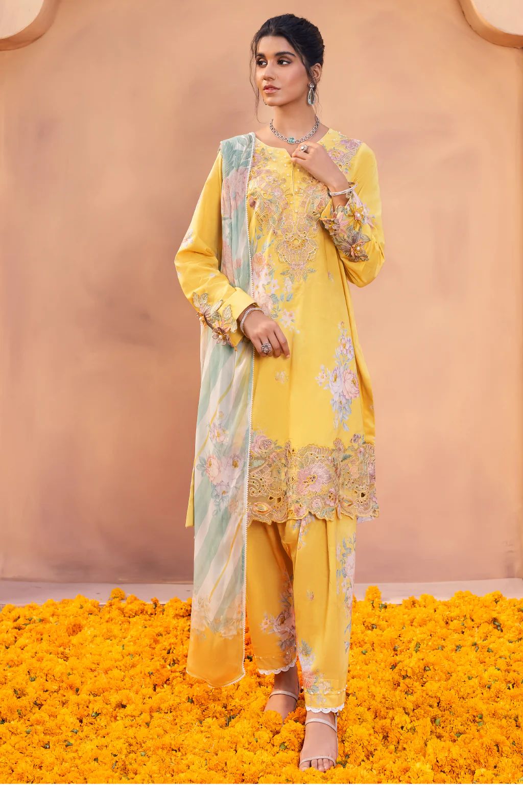 Iznik Aashiaan Festive Lawn Aanisah 07