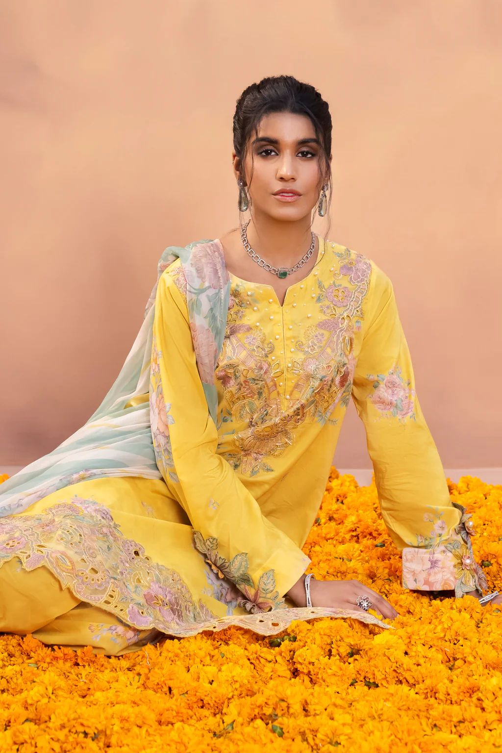 Iznik Aashiaan Festive Lawn Aanisah 07