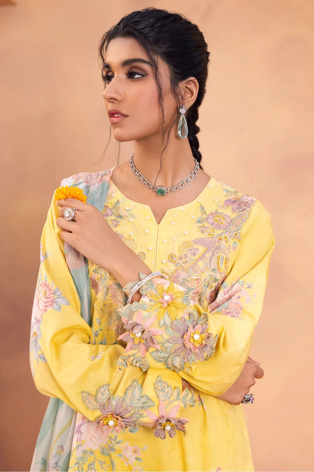 Iznik Aashiaan Festive Lawn Aanisah 07