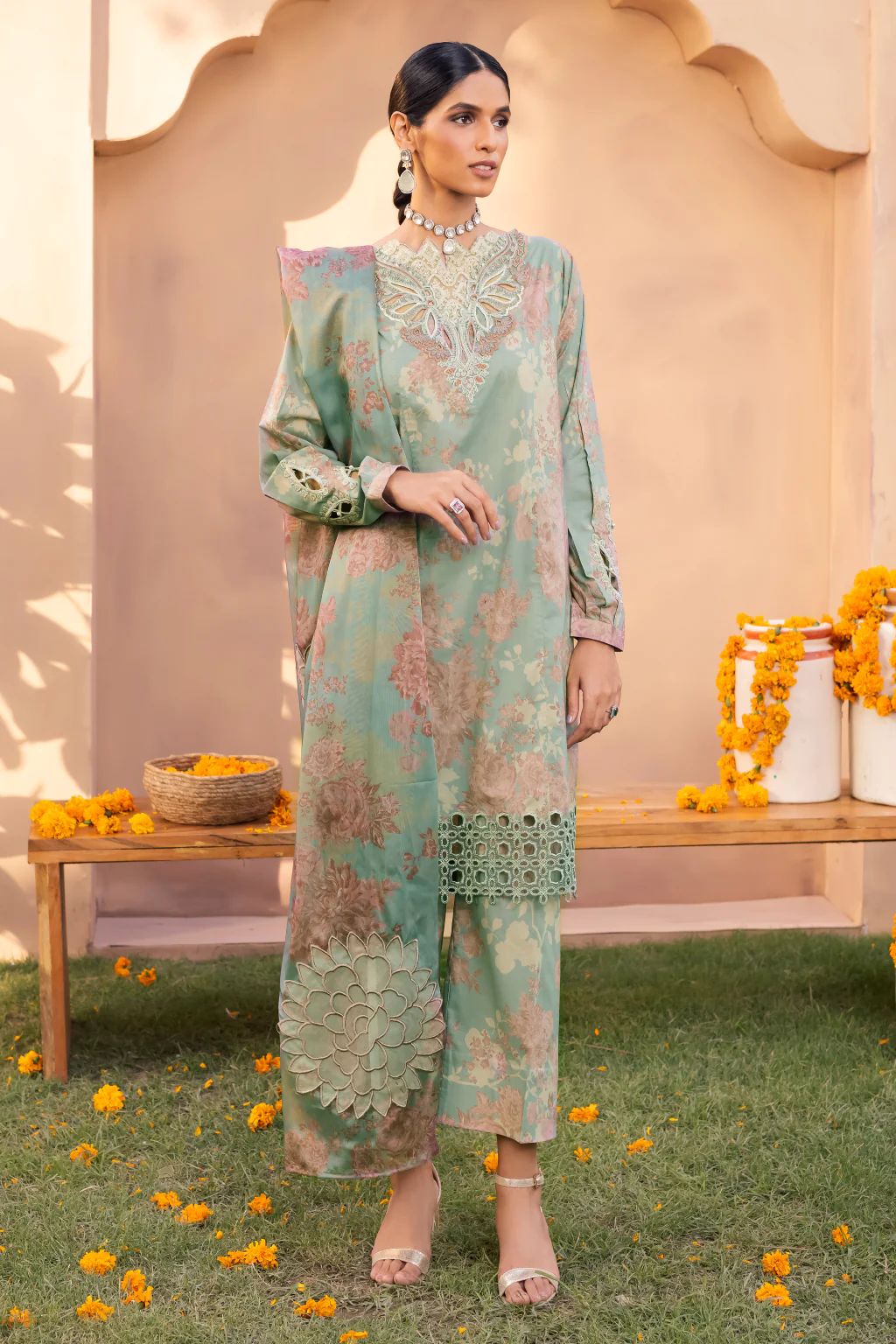 Iznik Aashiaan Festive Lawn Afra 11