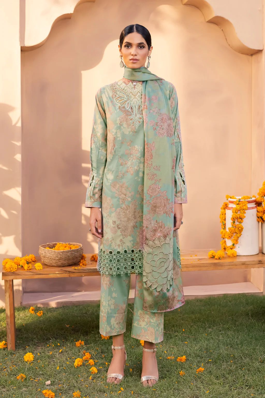 Iznik Aashiaan Festive Lawn Afra 11