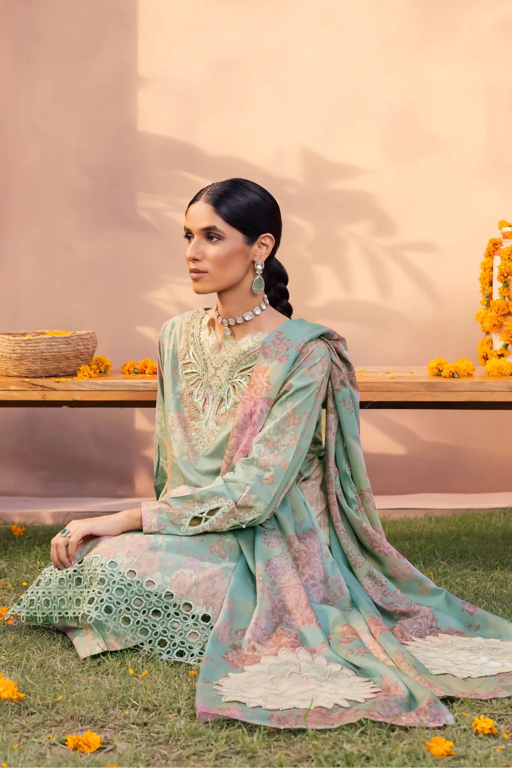 Iznik Aashiaan Festive Lawn Afra 11