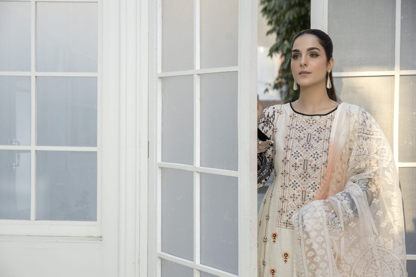 Mona Ready to Wear 3 Pcs Embroidered Lawn Collection 03