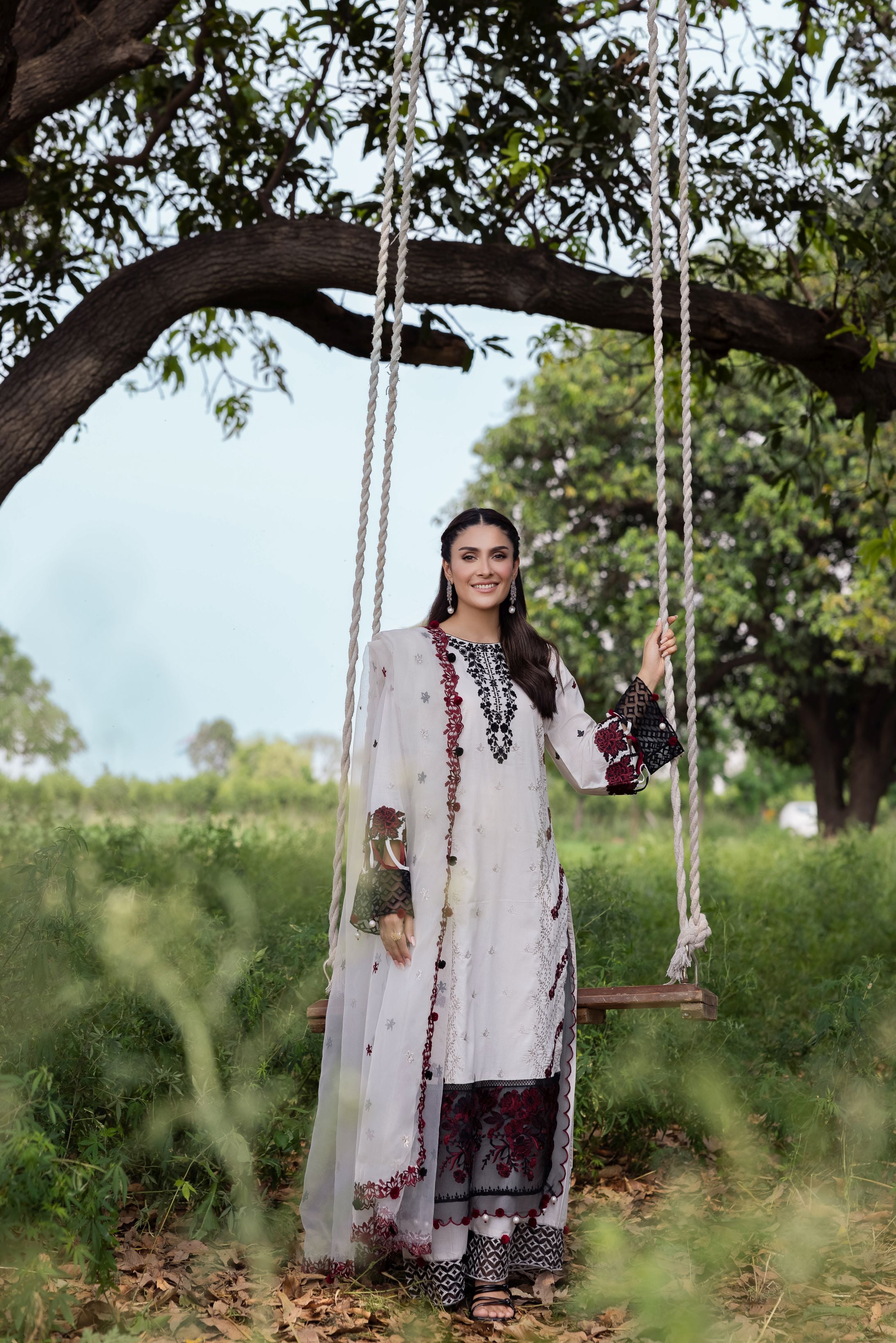 Taaron Jaisi by Mona – Matching Mother Daughter White & Maroon Outfits – TJM3