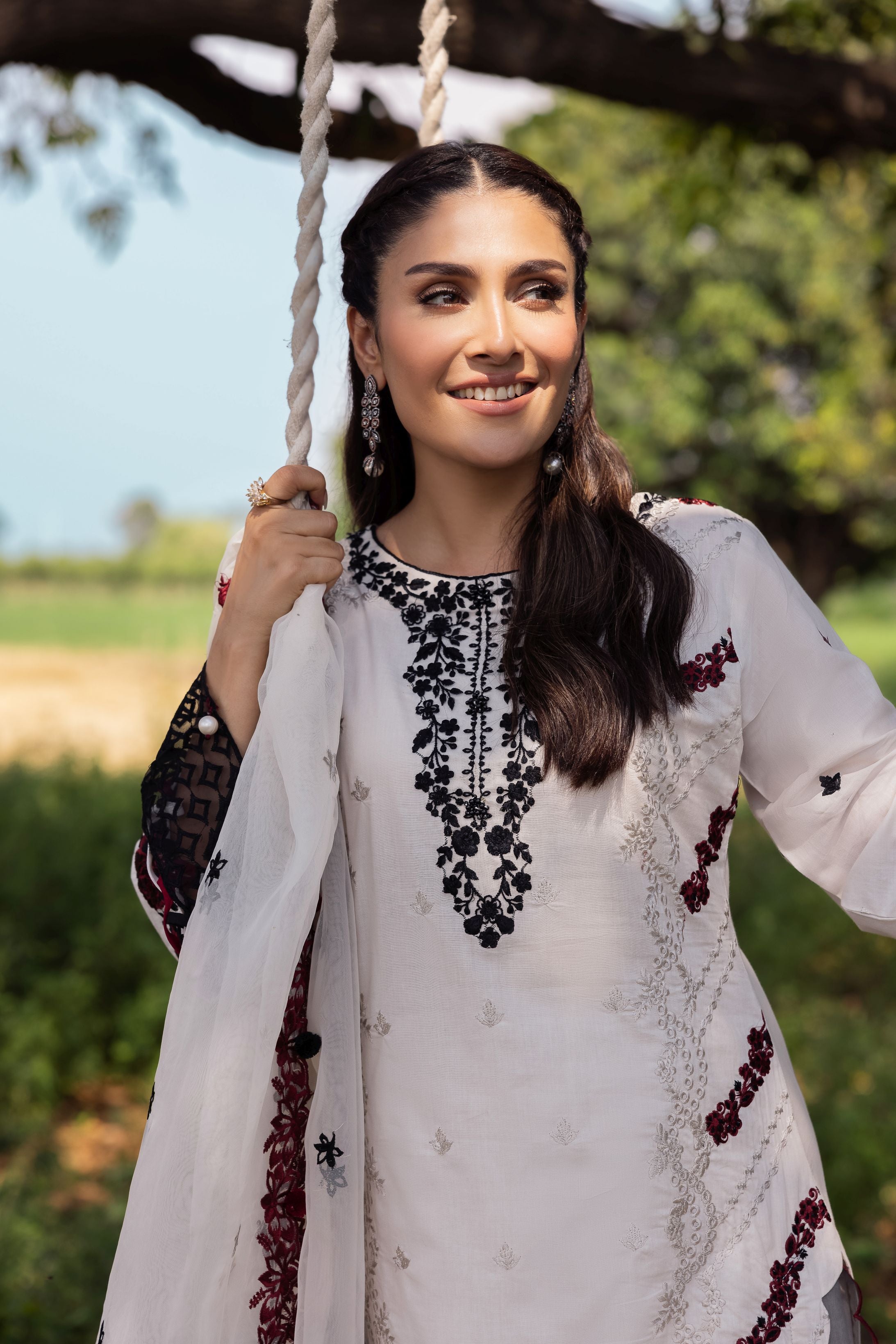 Taaron Jaisi by Mona – Matching Mother Daughter White & Maroon Outfits – TJM3