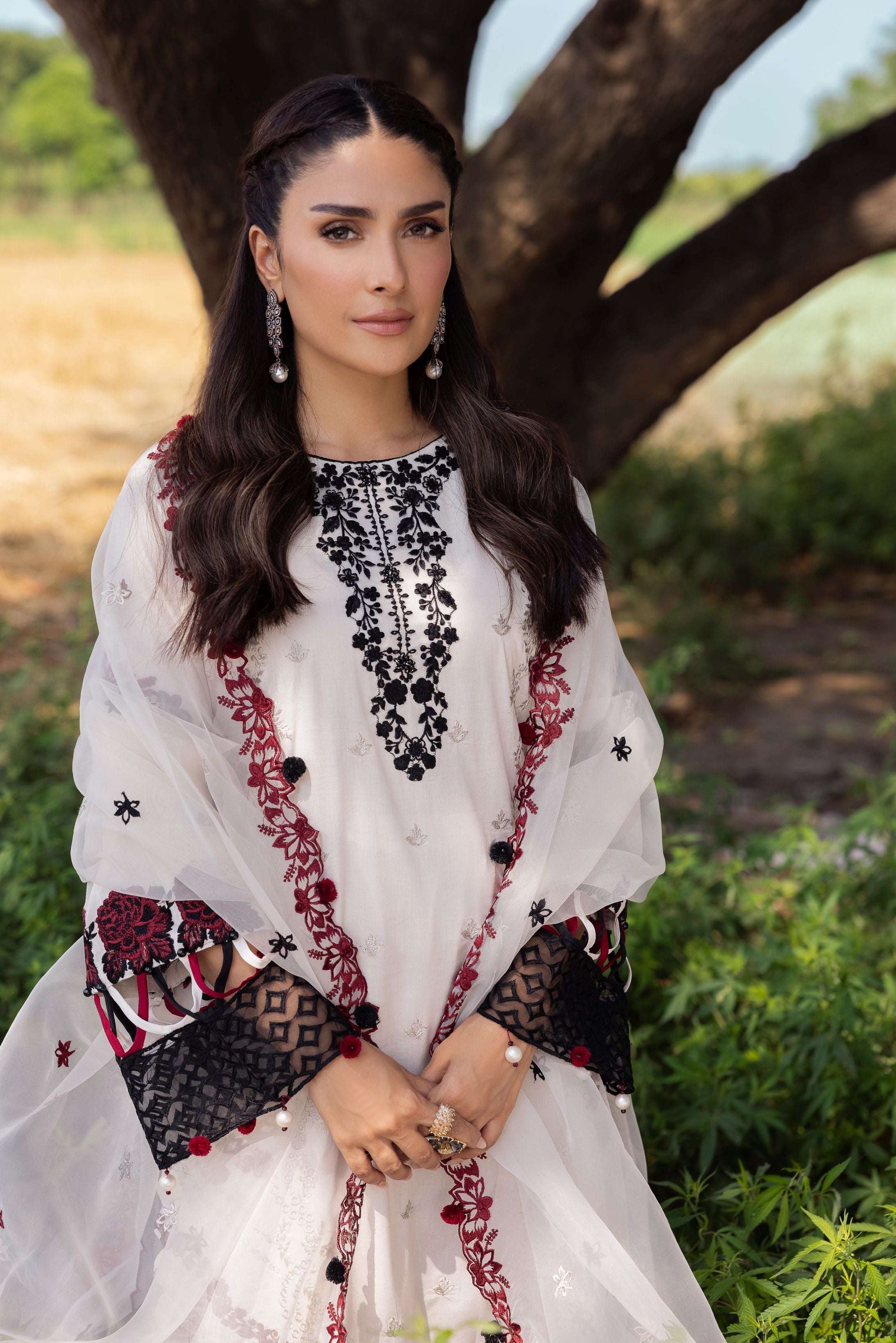 Taaron Jaisi by Mona – Matching Mother Daughter White & Maroon Outfits – TJM3