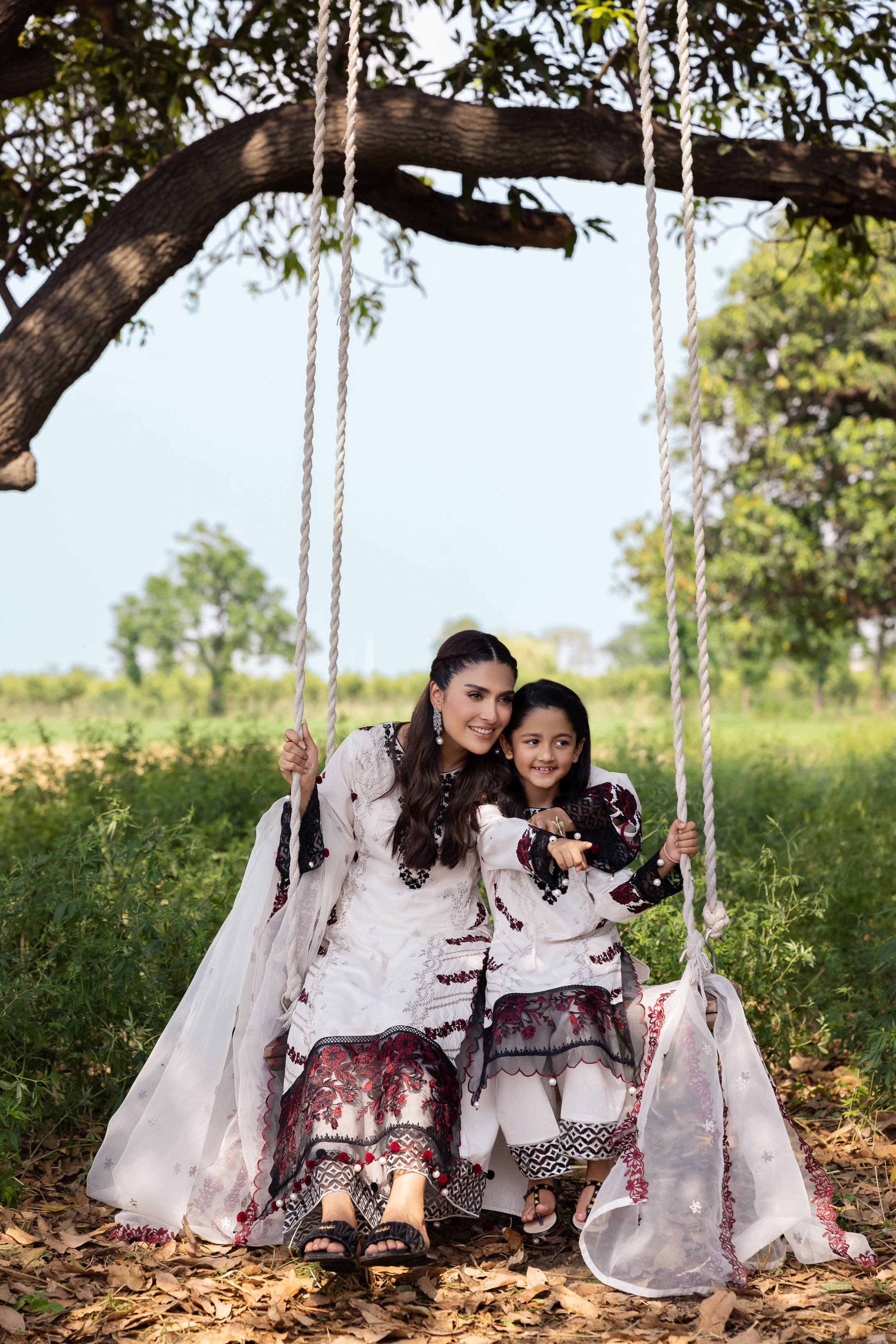 Taaron Jaisi by Mona – Matching Mother Daughter White & Maroon Outfits – TJM3