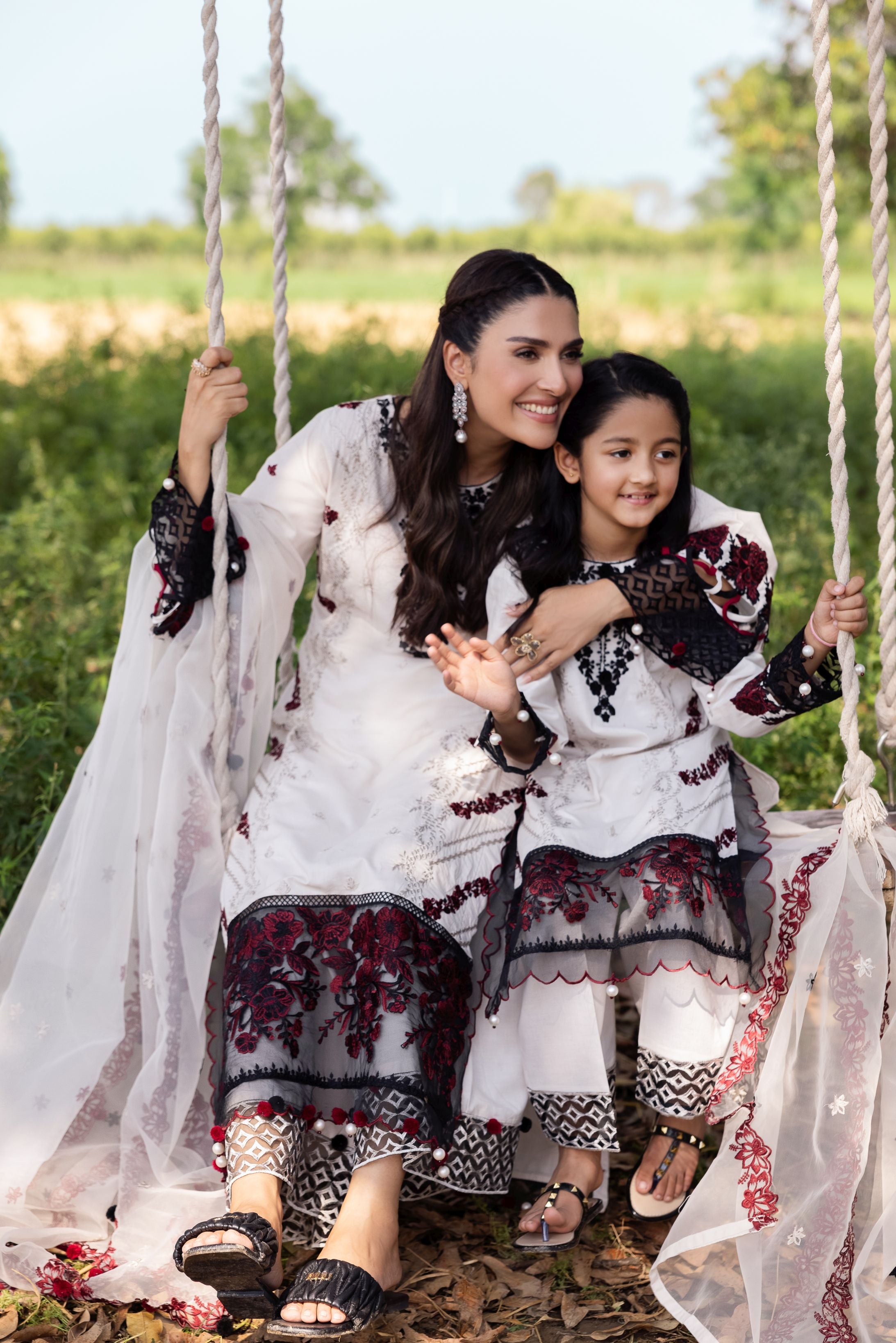 Taaron Jaisi by Mona – Matching Mother Daughter White & Maroon Outfits – TJM3