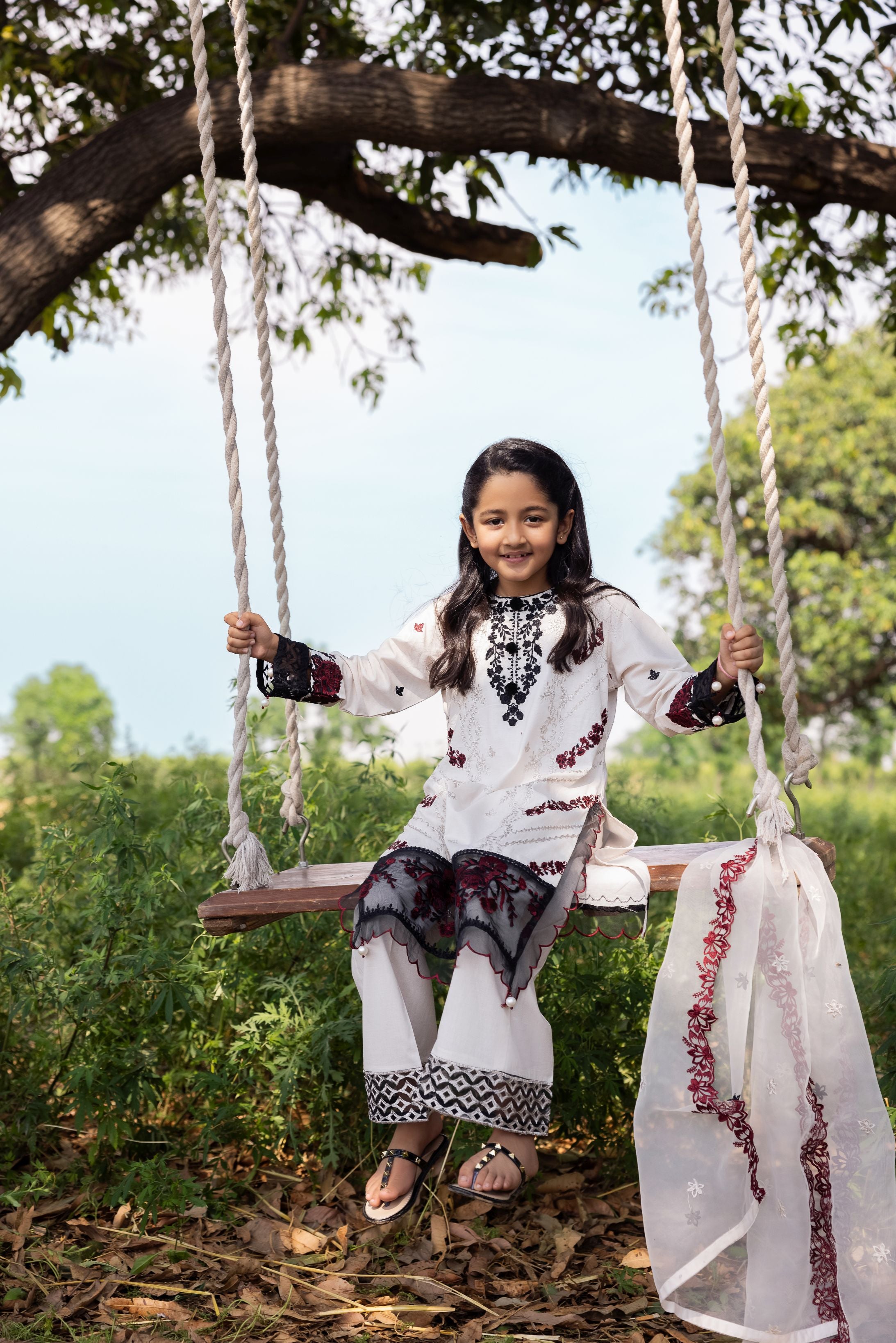 Taaron Jaisi by Mona – Matching Mother Daughter White & Maroon Outfits – TJM3