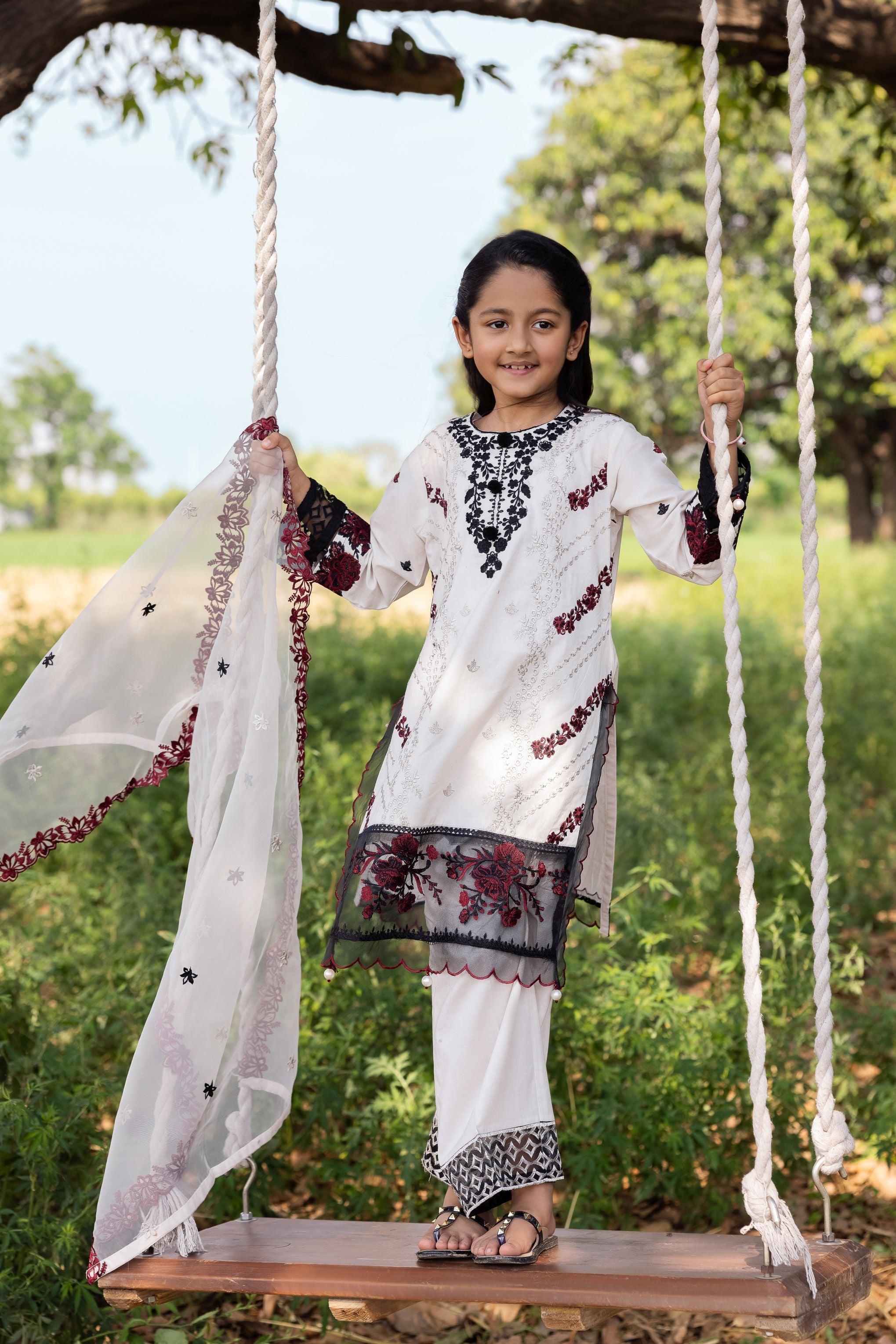 Taaron Jaisi by Mona – Matching Mother Daughter White & Maroon Outfits – TJM3