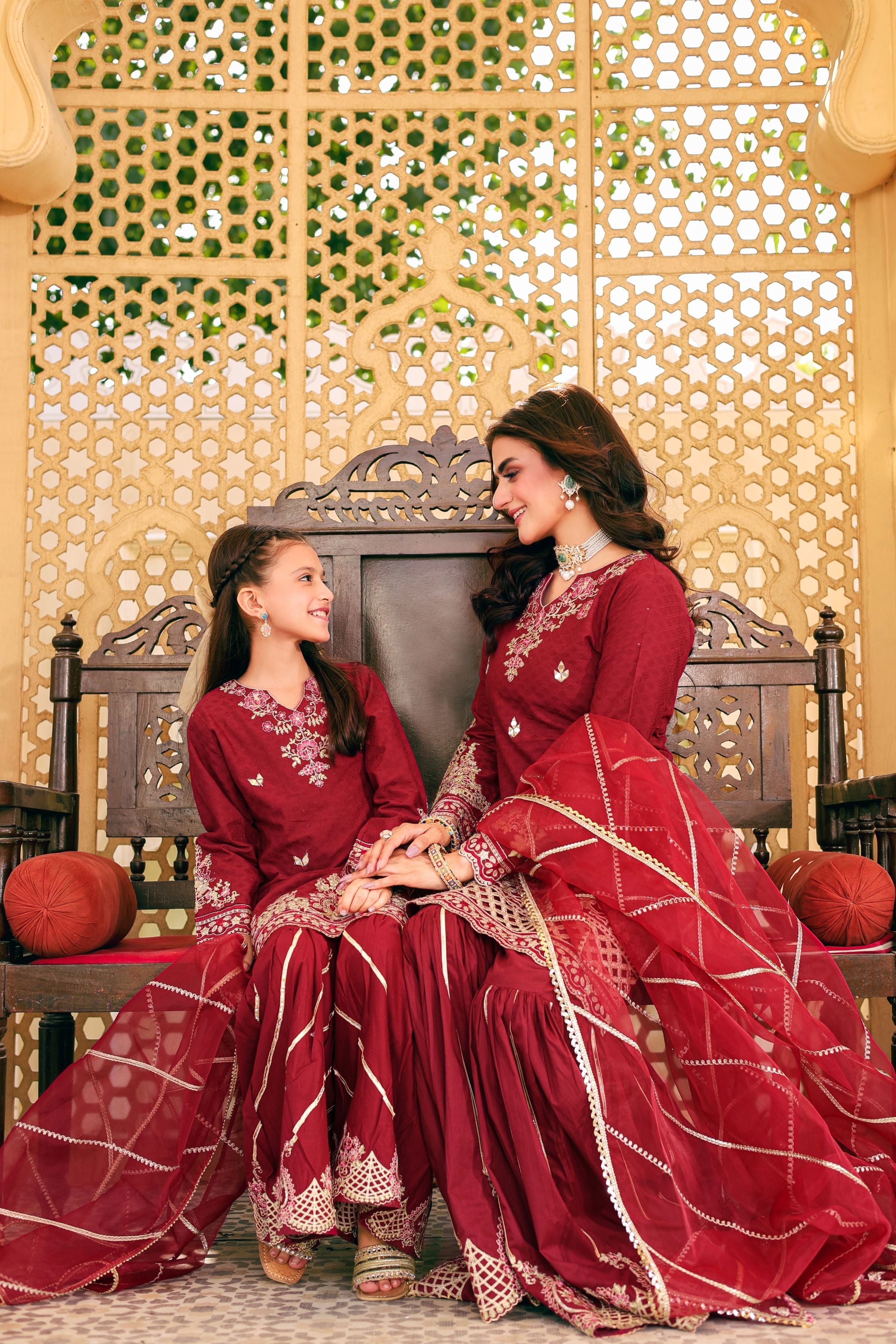 Hira Mani ft. Mona Jacquard Collection HMM6