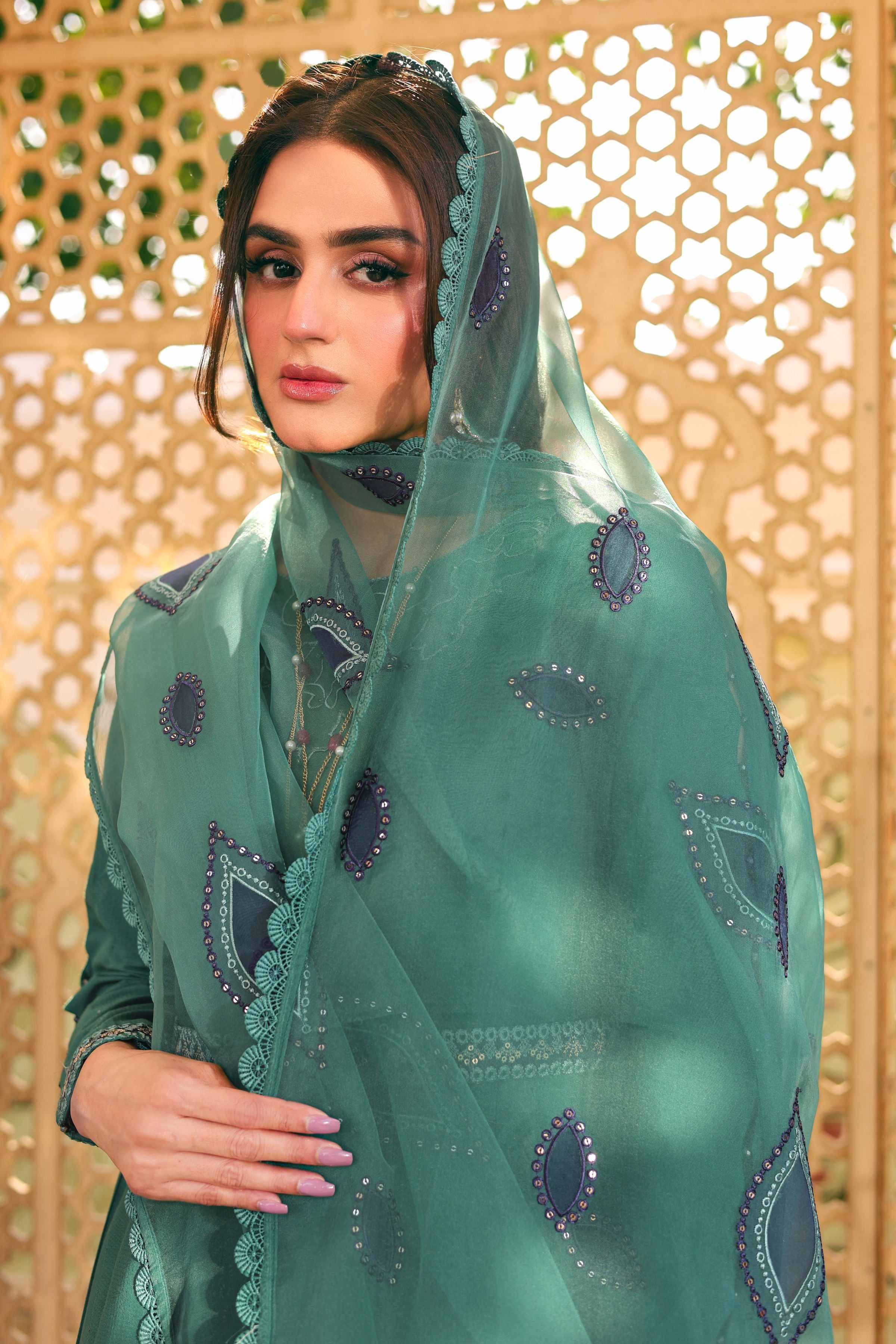 Hira Mani ft. Mona Jacquard Collection HMM5