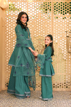 Hira Mani ft. Mona Jacquard Collection HMM5