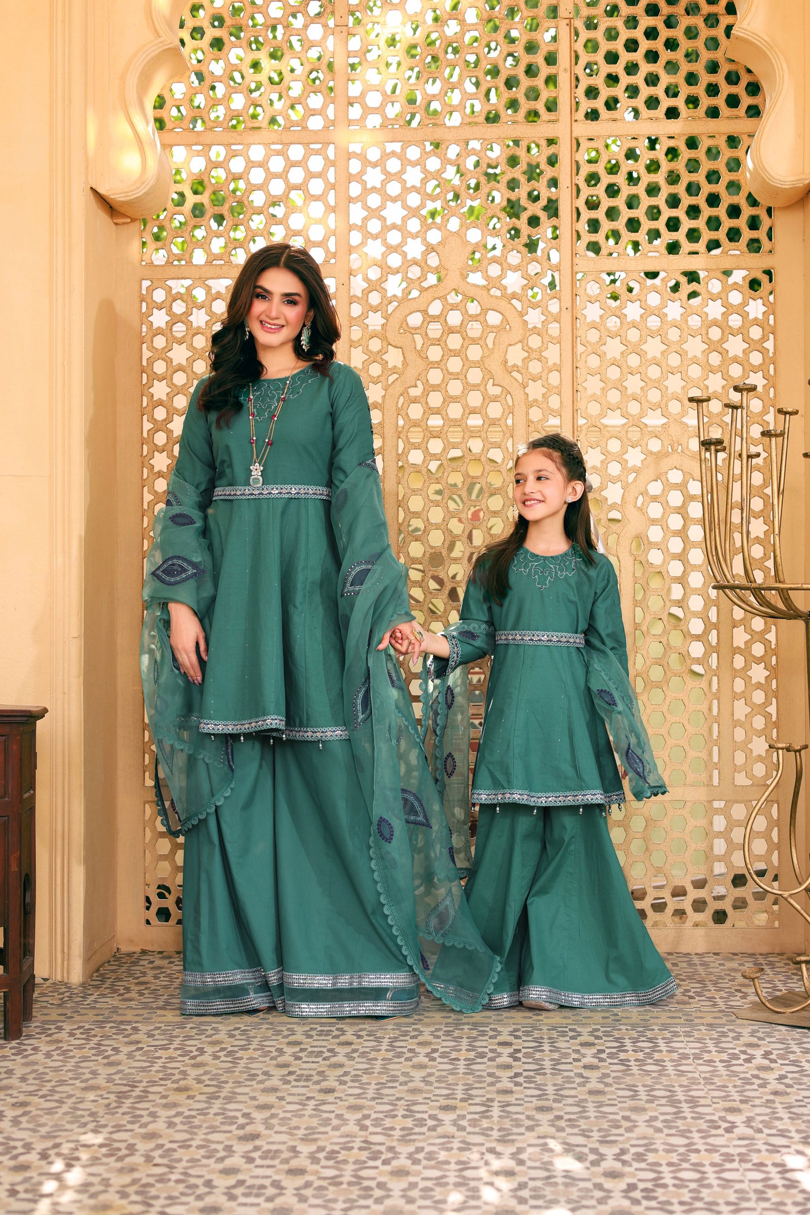 hira mani green dress Frock style, casual dress, Green dupatta , Asian dress , hira mani model actress