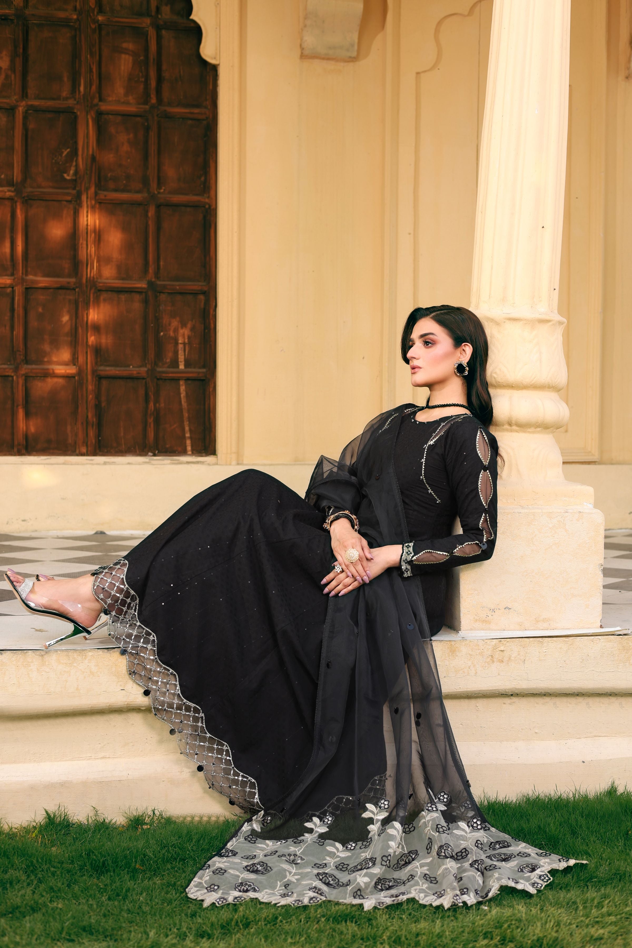 Hira Mani ft. Mona Jacquard Collection HMM3