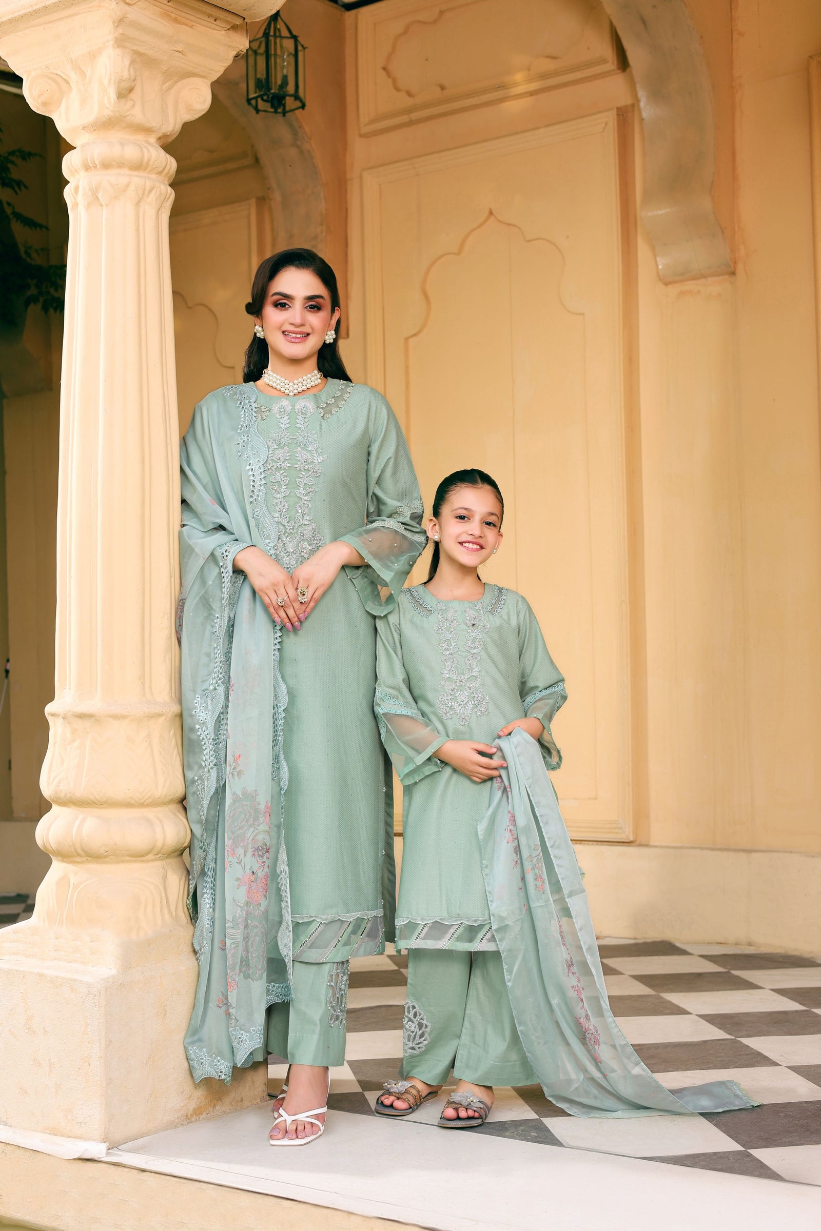 Hira Mani ft. Mona Jacquard Collection HMM2 Hira Mani ft. Mona Jacquard Collection HMM2