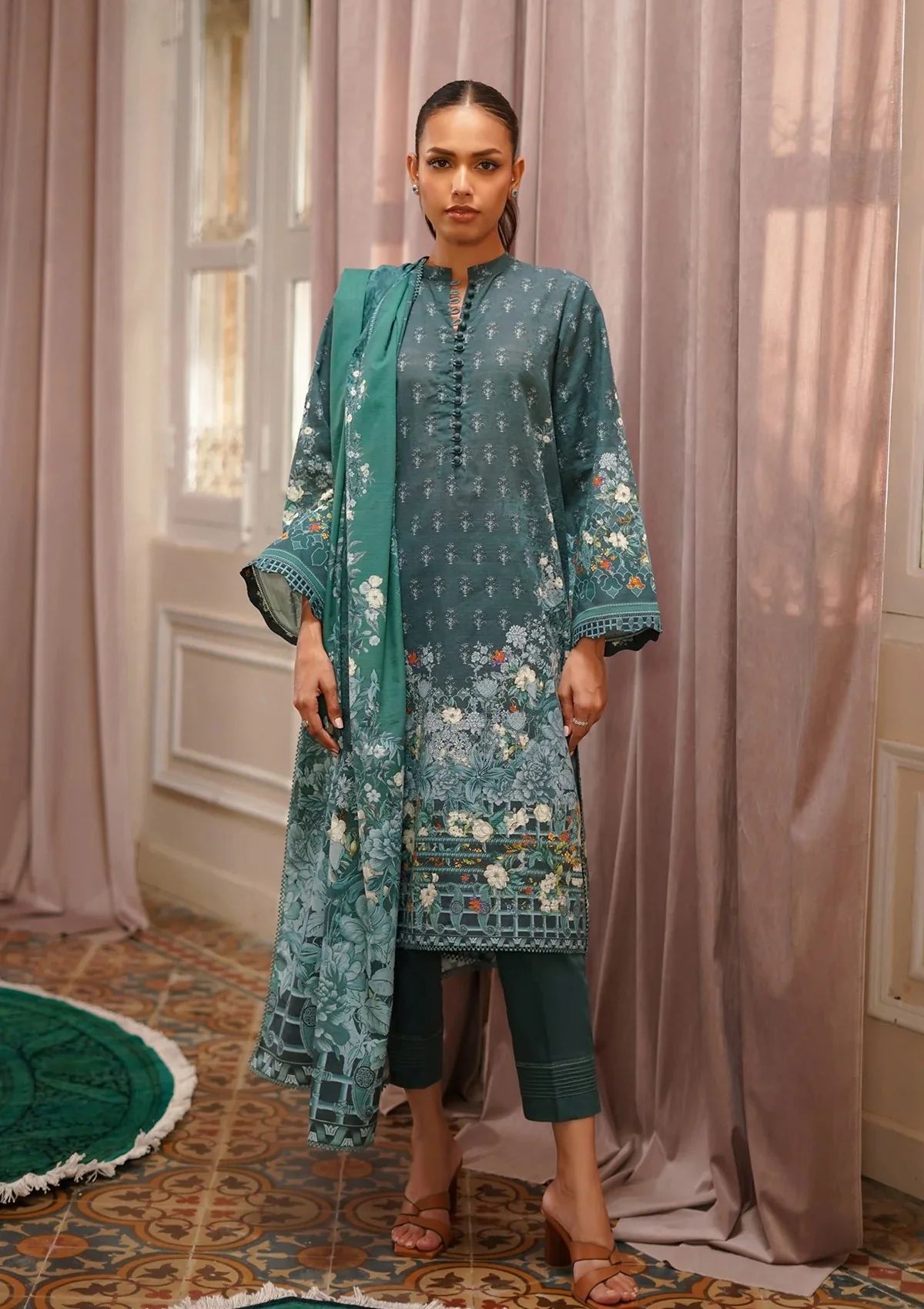 Winter Weaves by Sahar – 3pc Printed Khaddar Floral Suit with Lace Detailing WWS3