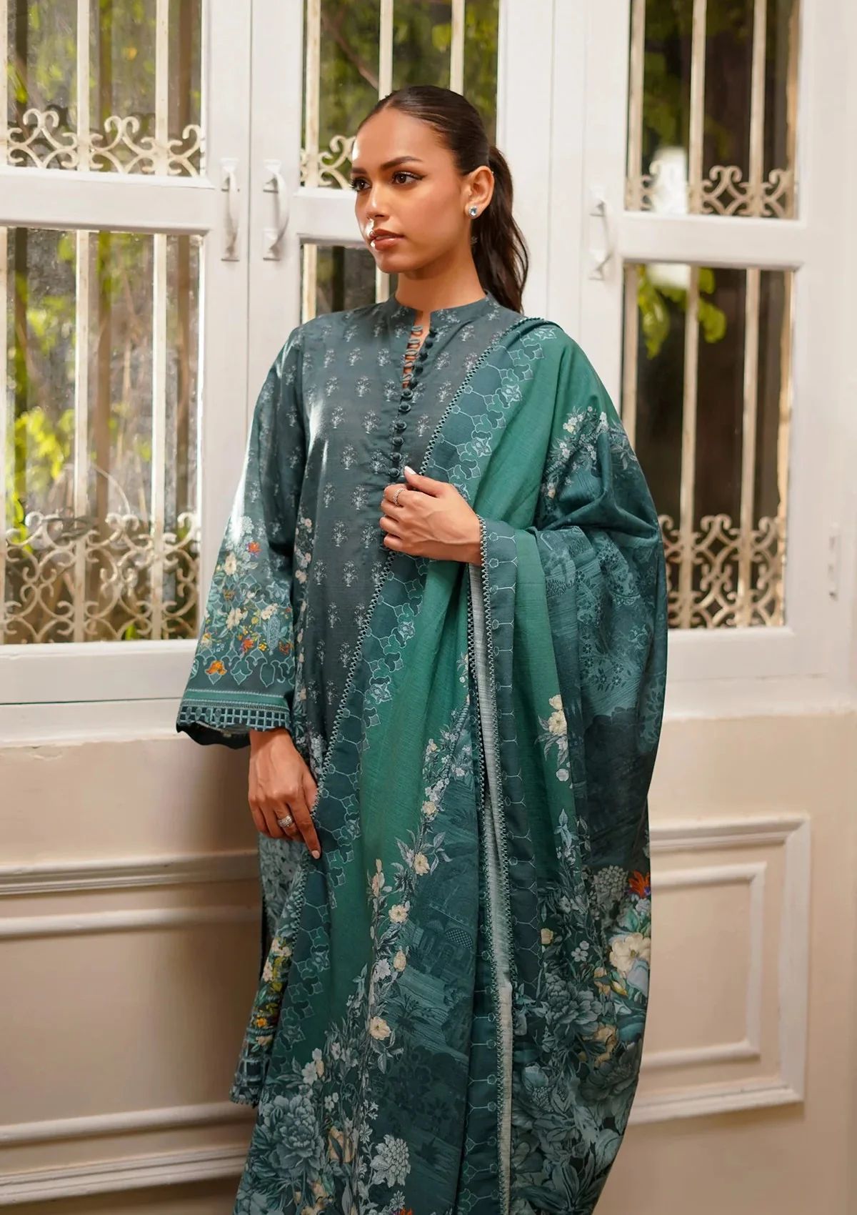 Winter Weaves by Sahar – 3pc Printed Khaddar Floral Suit with Lace Detailing WWS3