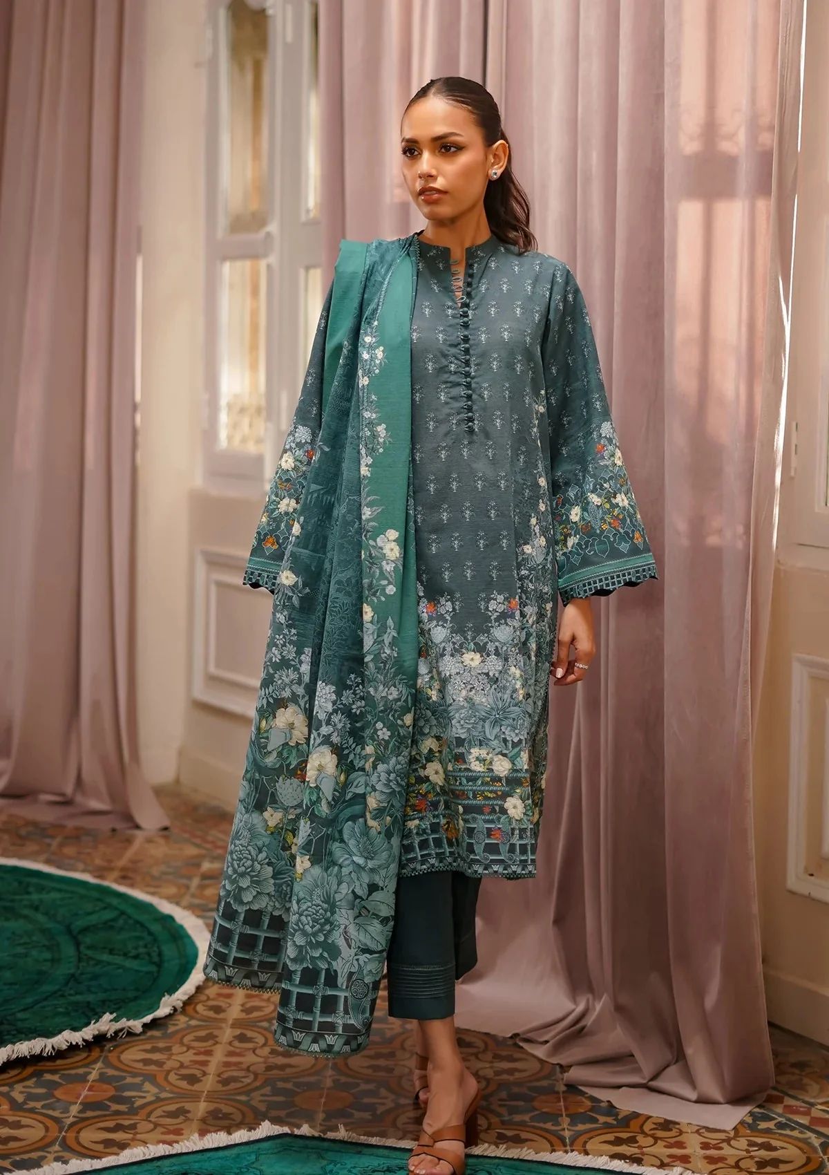 Winter Weaves by Sahar – 3pc Printed Khaddar Floral Suit with Lace Detailing WWS3