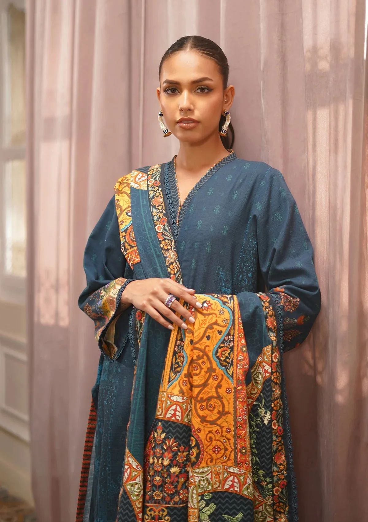 Winter Weaves by Sahar – 3pc Printed Khaddar Suit with Lace Detailing WWS4