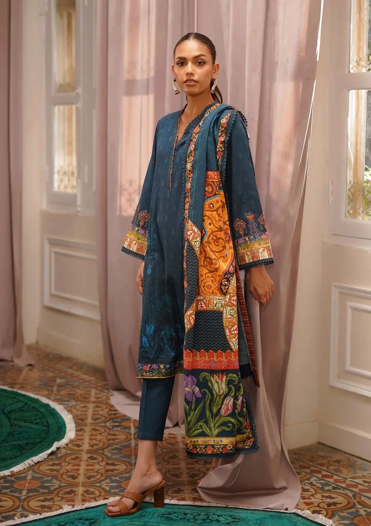 Winter Weaves by Sahar – 3pc Printed Khaddar Suit with Lace Detailing WWS4