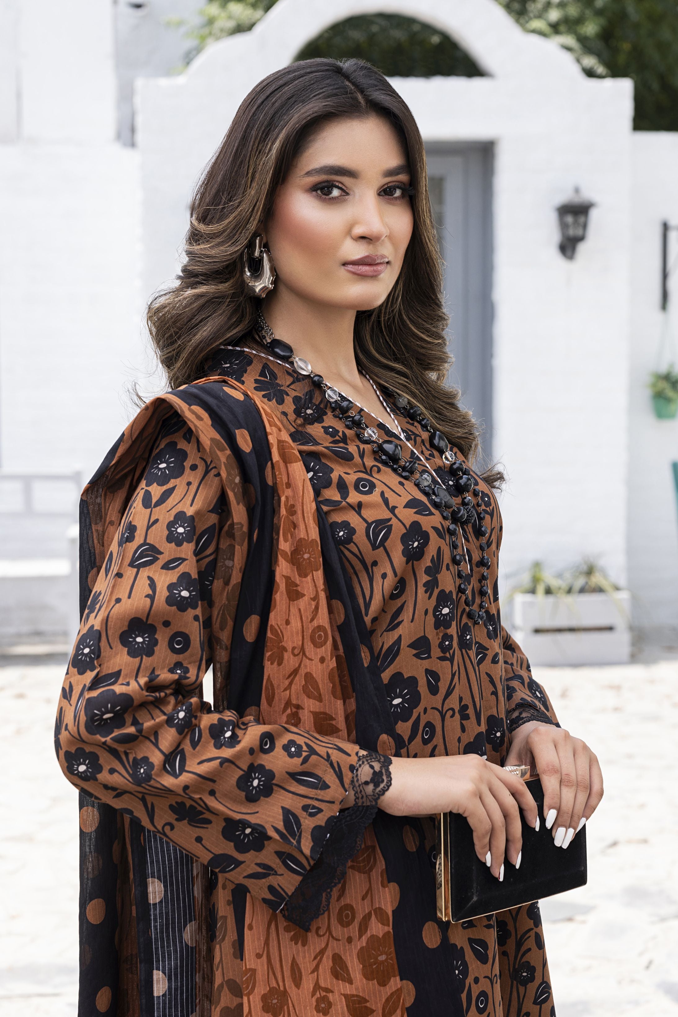 Aabpara Mocha Noir Tanadora Lawn 3pc Suit – SLF8