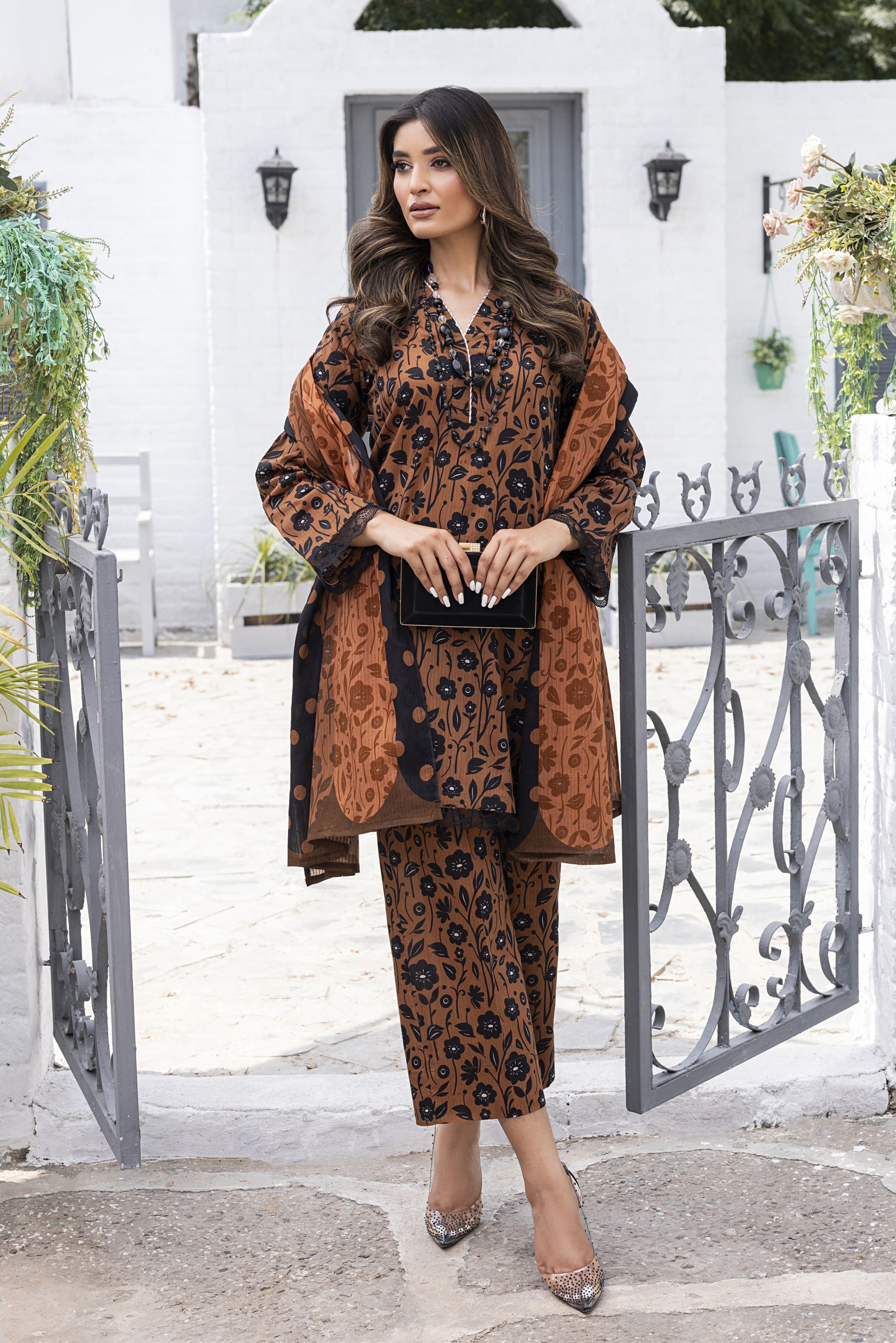 Aabpara Mocha Noir Tanadora Lawn 3pc Suit – SLF8