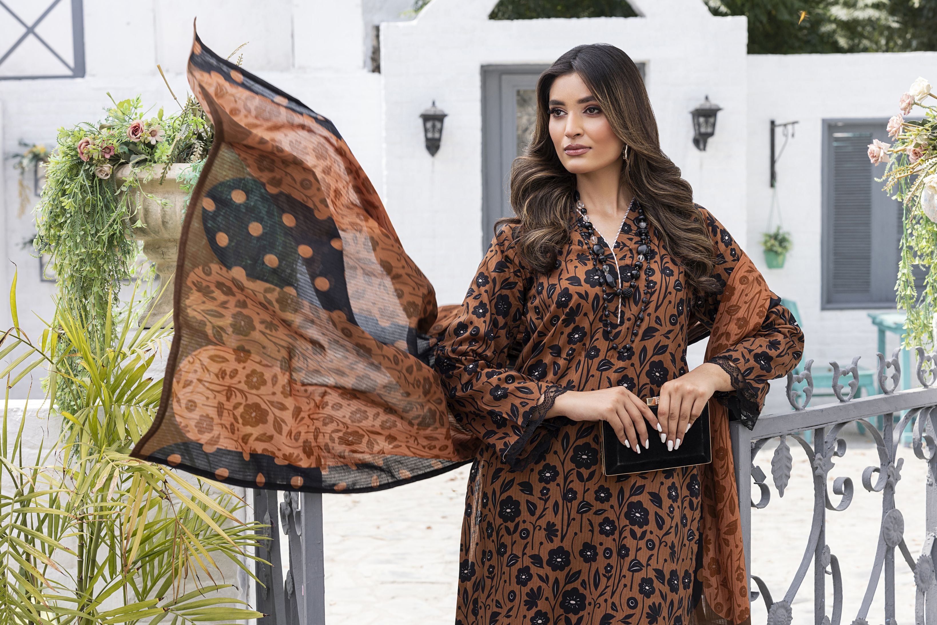 Aabpara Mocha Noir Tanadora Lawn 3pc Suit – SLF8