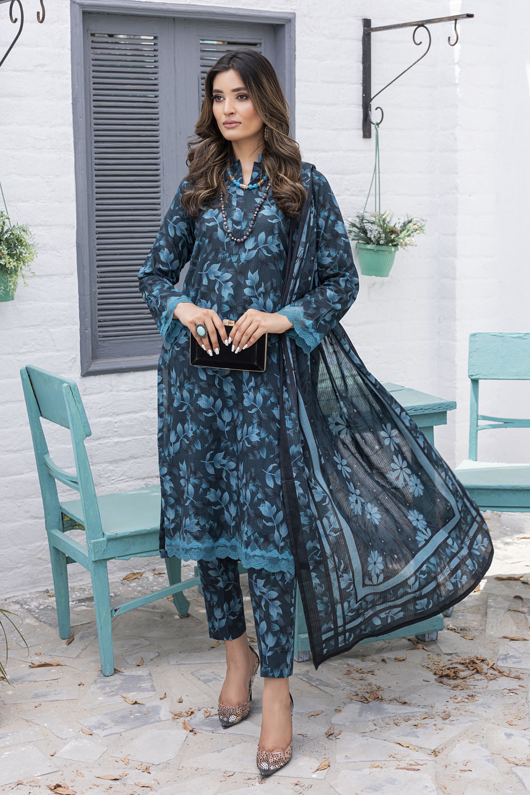 Aabpara Midnight Teal Floral Tanadora Lawn 3pc Suit – SLF1