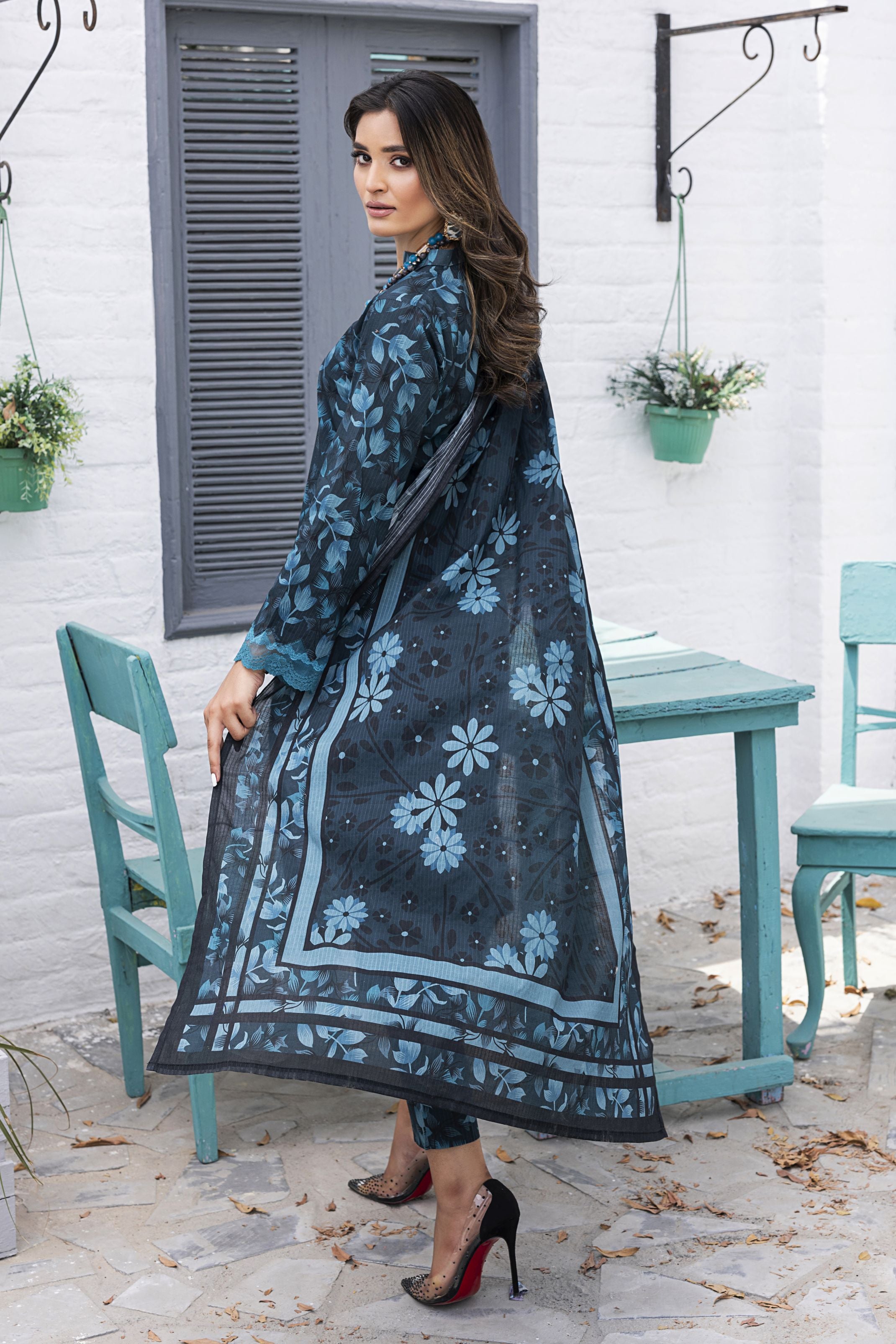 Aabpara Midnight Teal Floral Tanadora Lawn 3pc Suit – SLF1