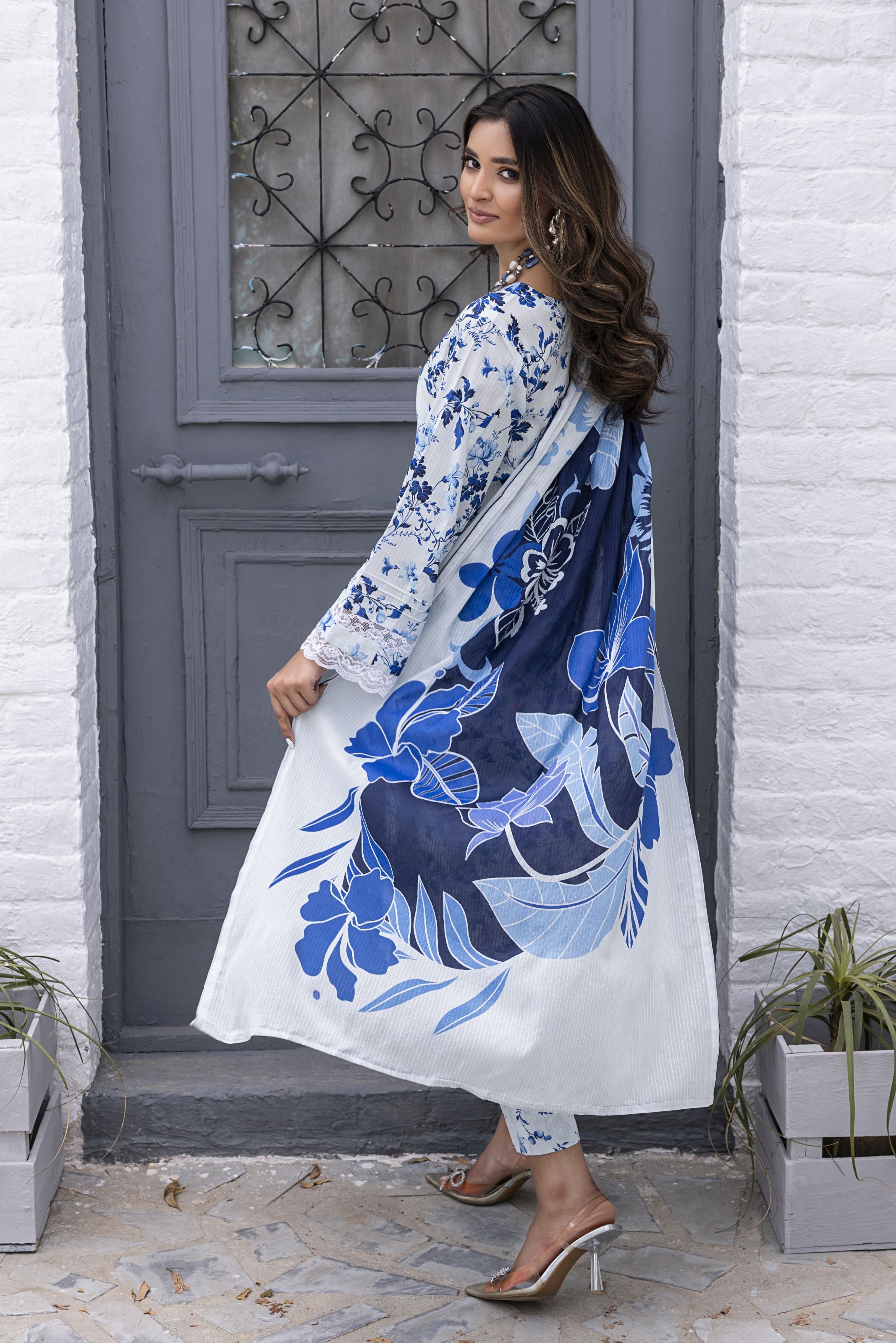 Aabpara Azure Bloom Tanadora Lawn 3pc Suit – SLF7