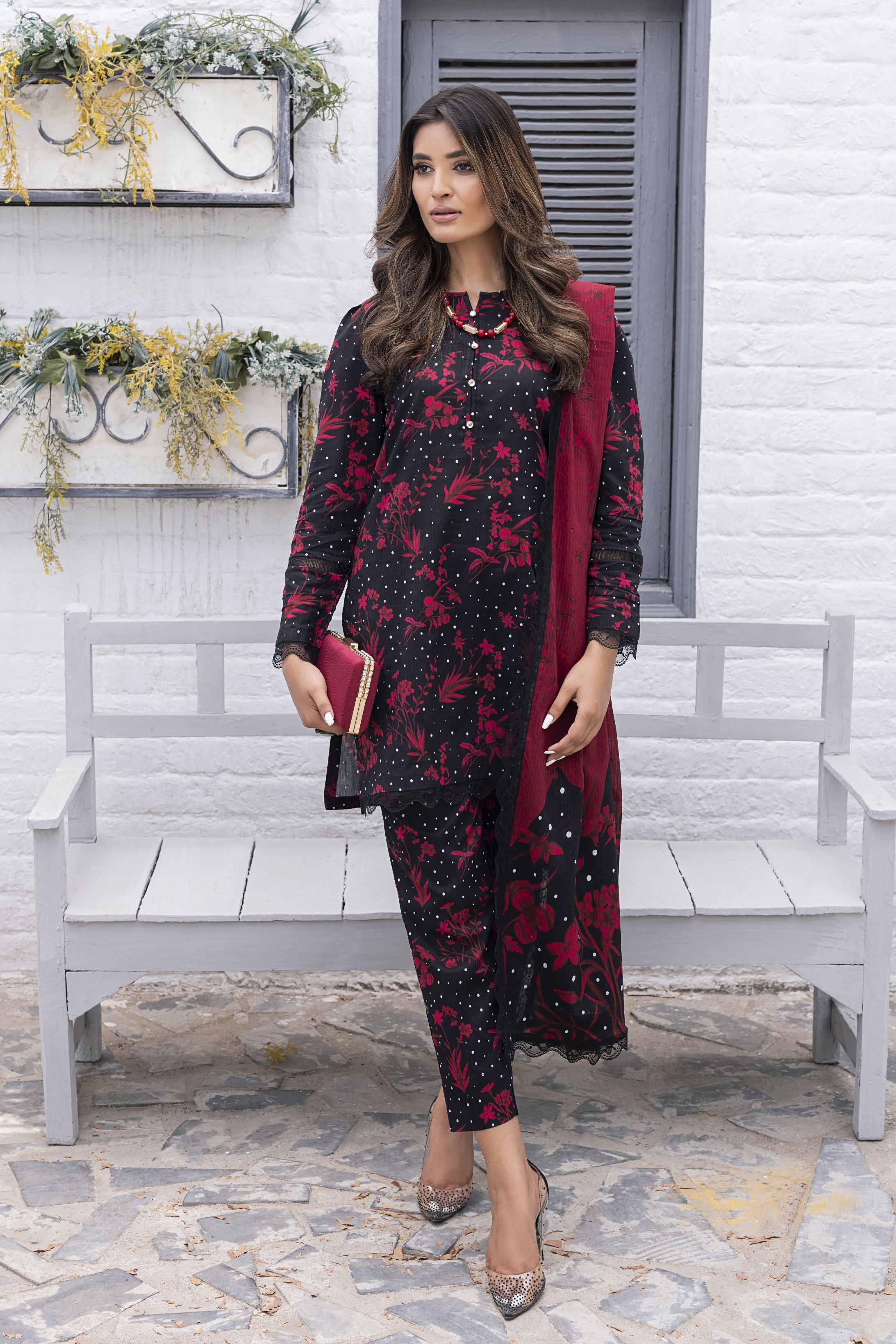Aabpara Crimson Twilight Tanadora Lawn 3pc Suit – SLF9