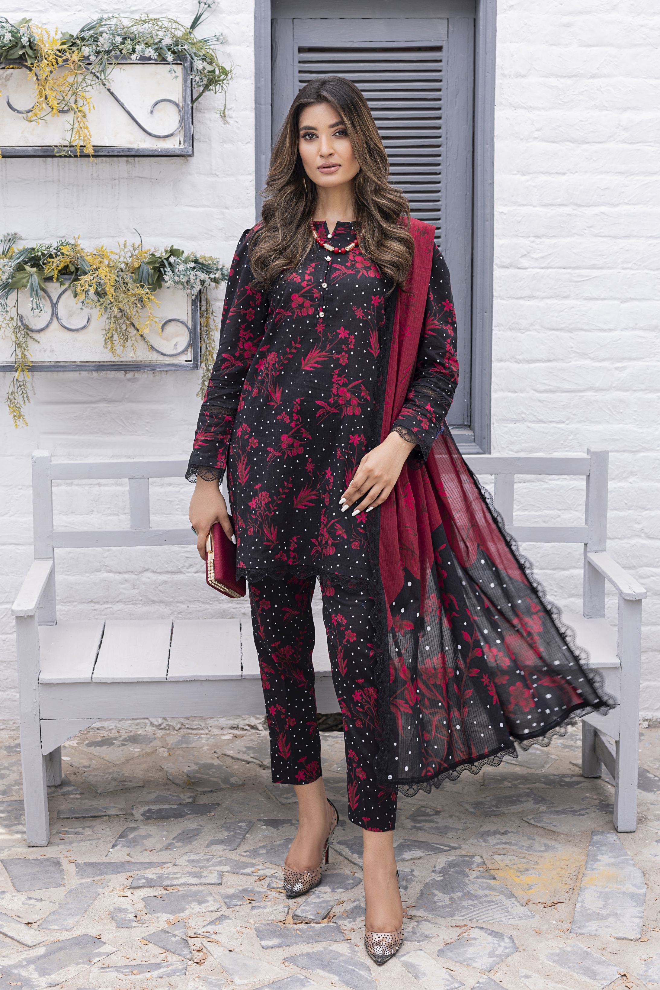 Aabpara Crimson Twilight Tanadora Lawn 3pc Suit – SLF9