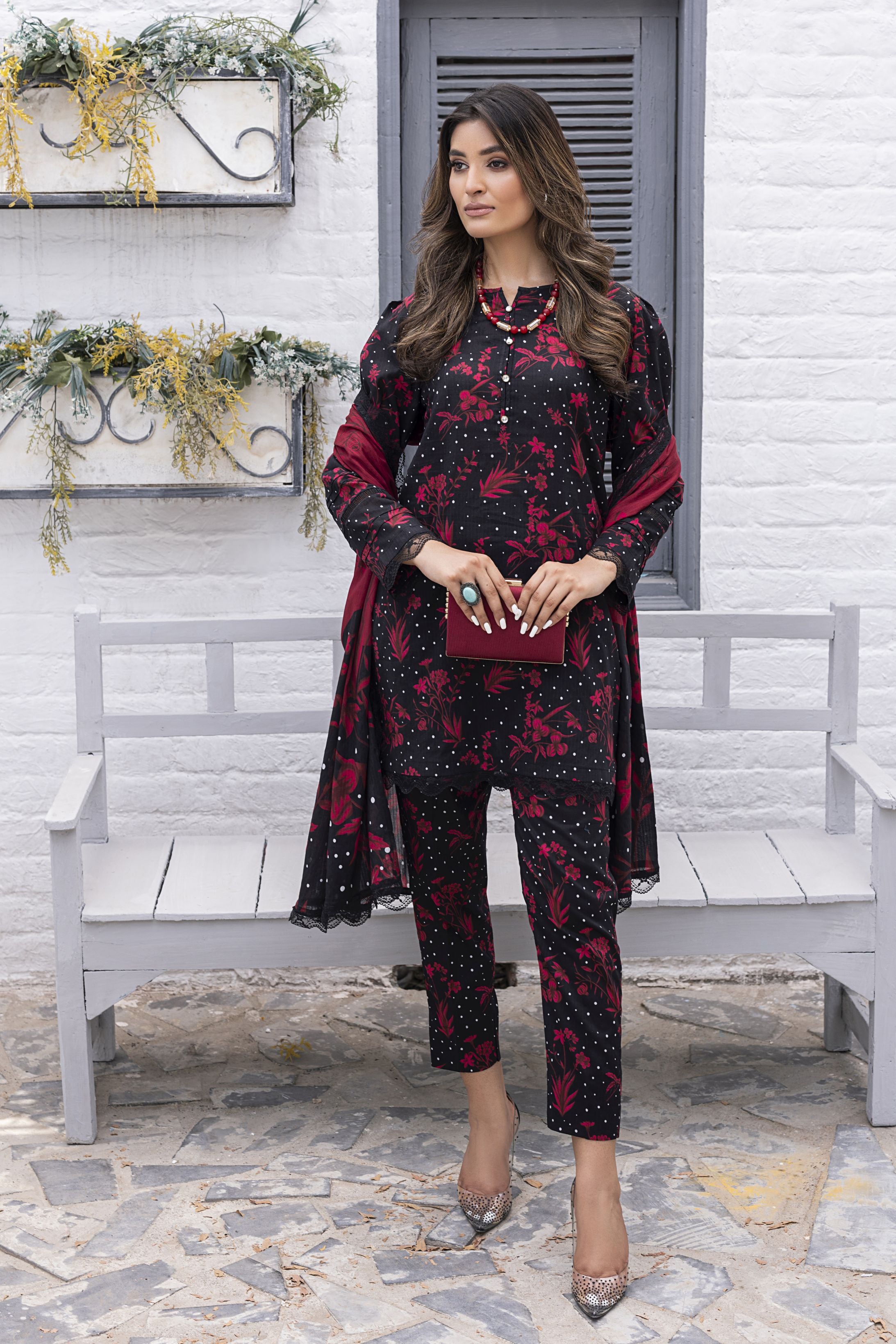 Aabpara Crimson Twilight Tanadora Lawn 3pc Suit – SLF9