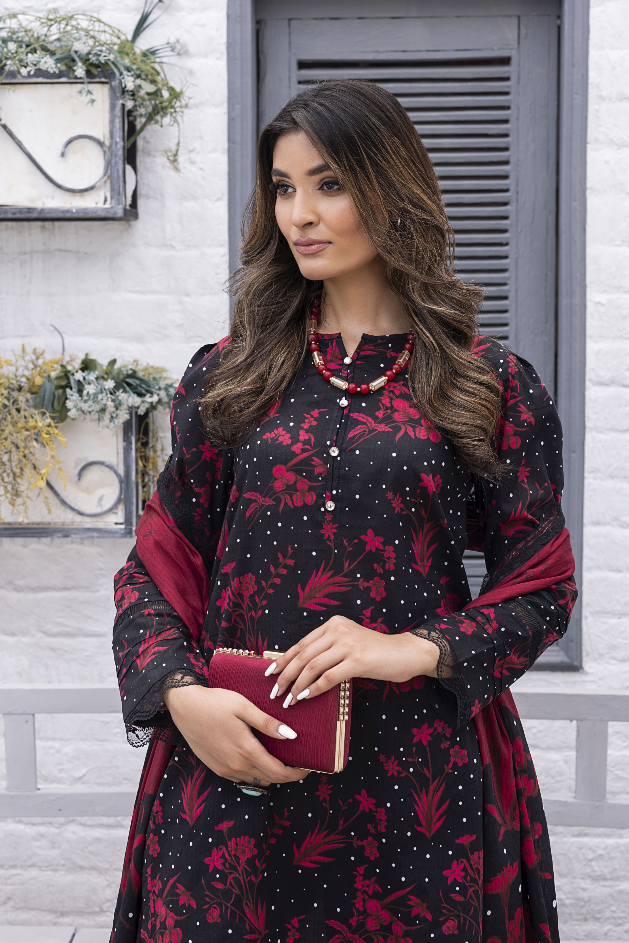 Aabpara Crimson Twilight Tanadora Lawn 3pc Suit – SLF9