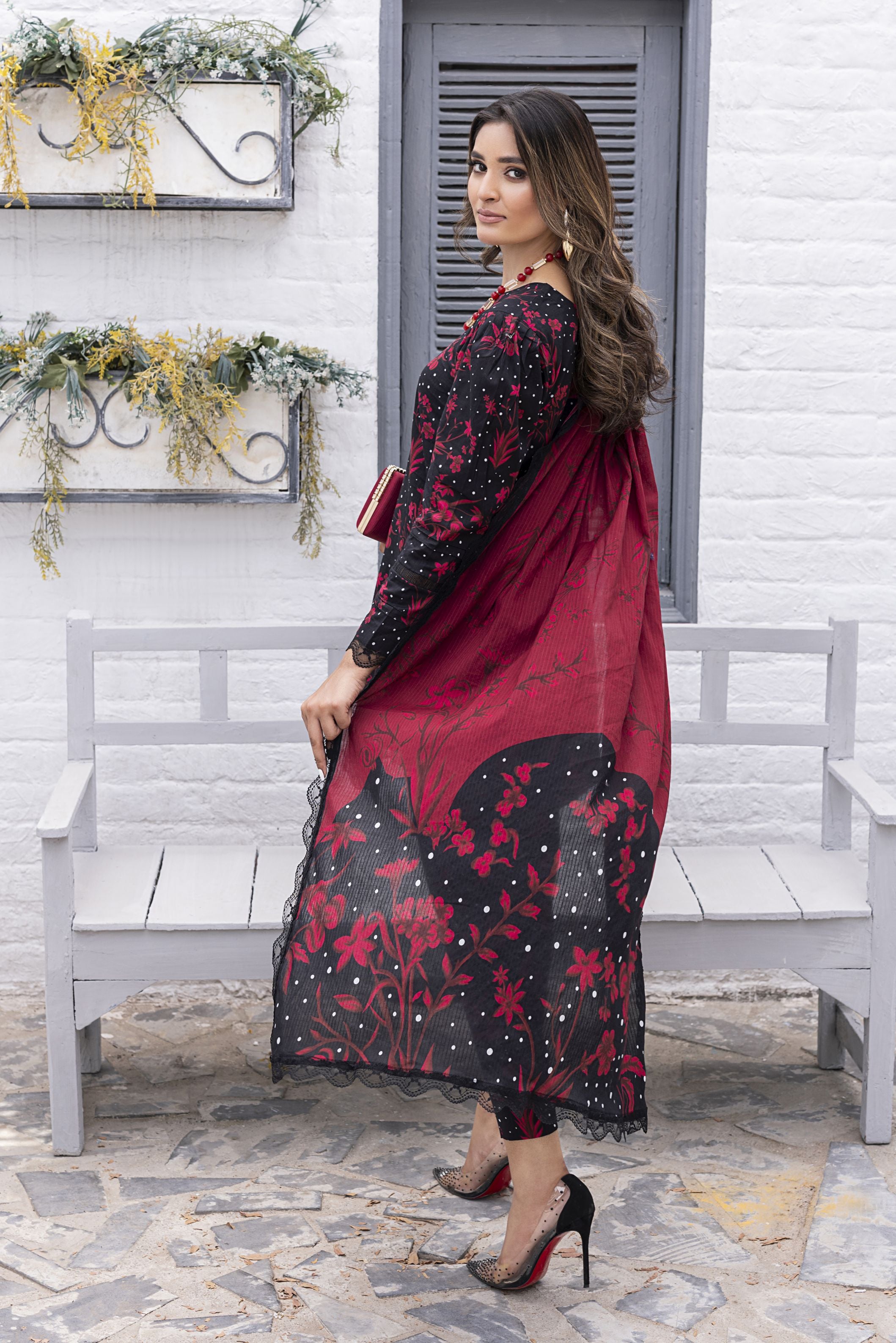 Aabpara Crimson Twilight Tanadora Lawn 3pc Suit – SLF9