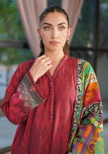 Winter Weaves by Sahar – 3pc Floral Printed Khaddar Suit with Lace Detailing WWS7