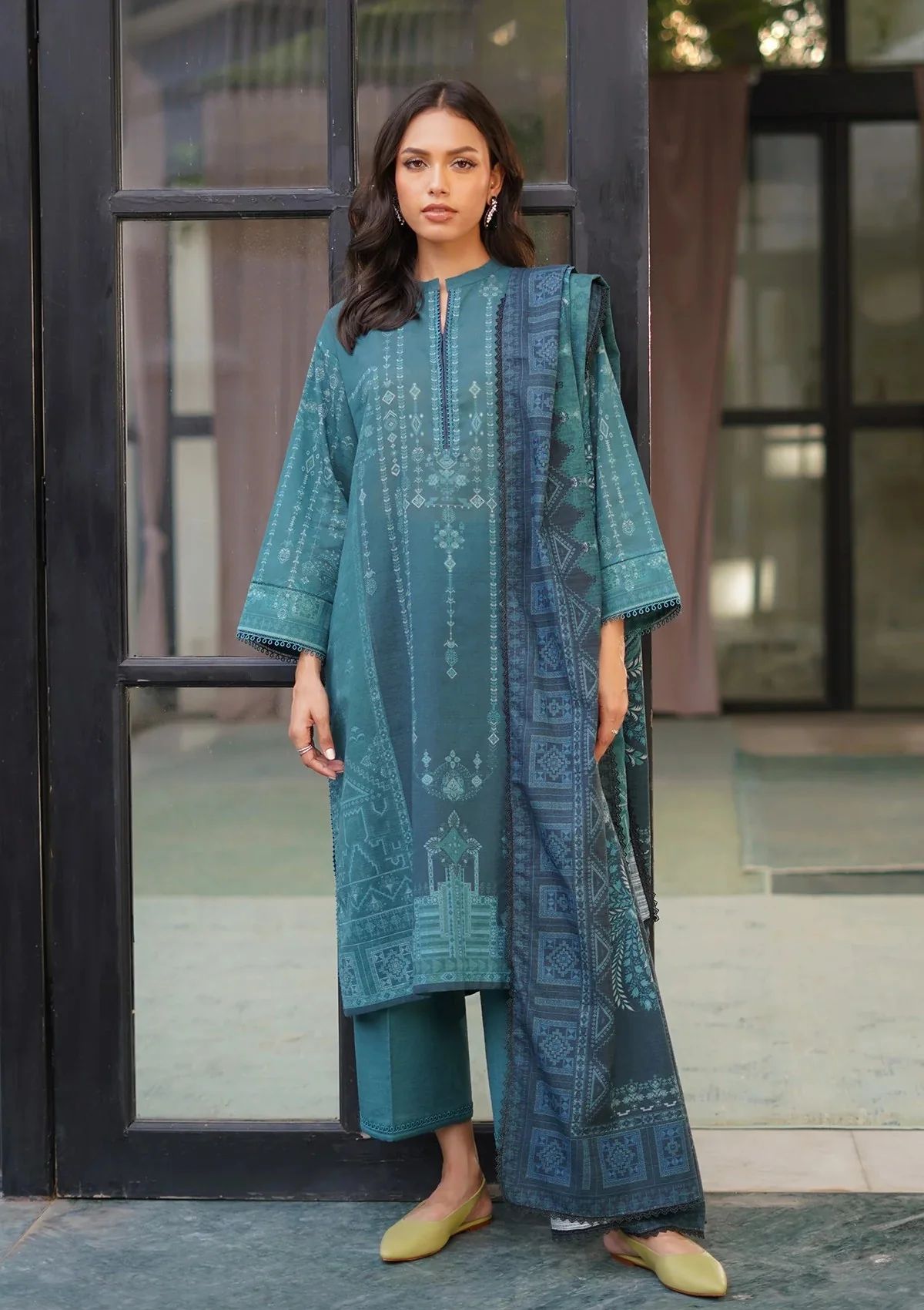 Winter Weaves by Sahar – 3pc Printed Khaddar Suit with Lace Detailing WWS8
