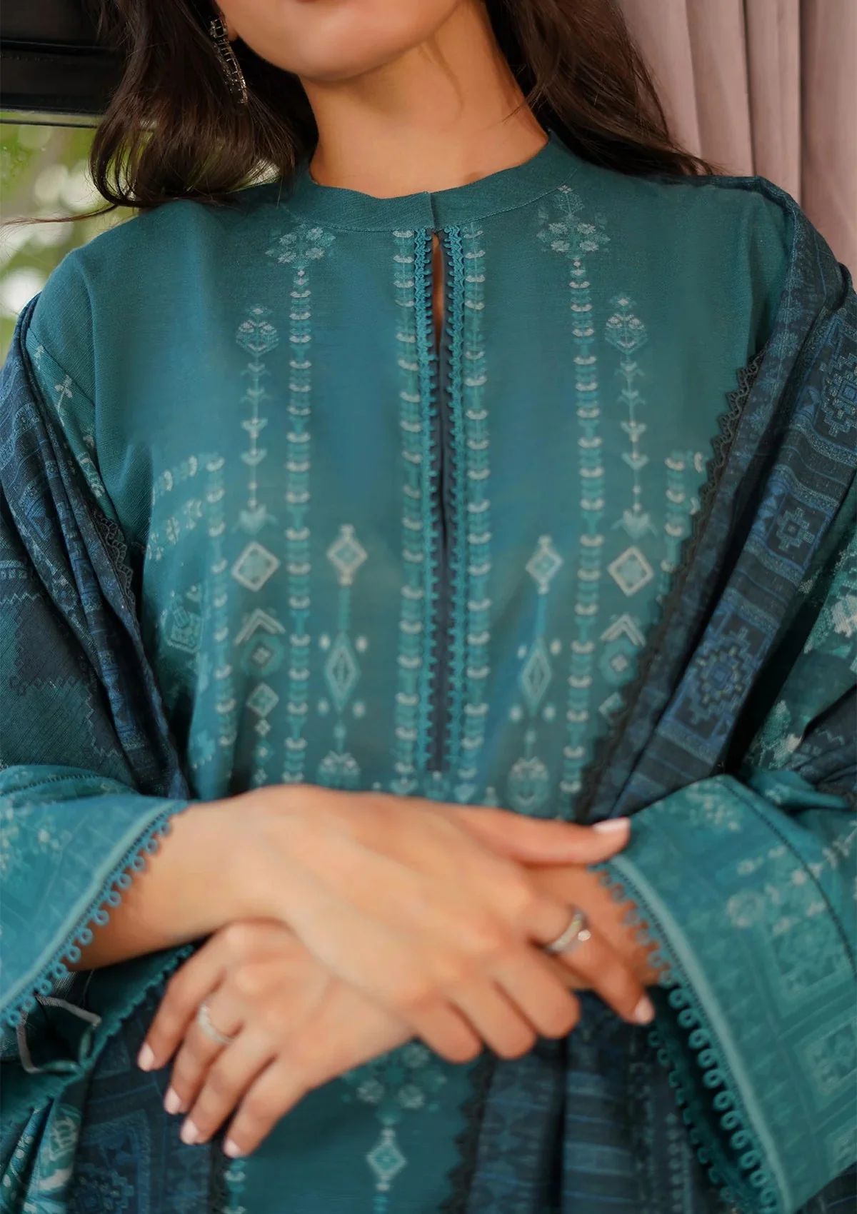 Winter Weaves by Sahar – 3pc Printed Khaddar Suit with Lace Detailing WWS8