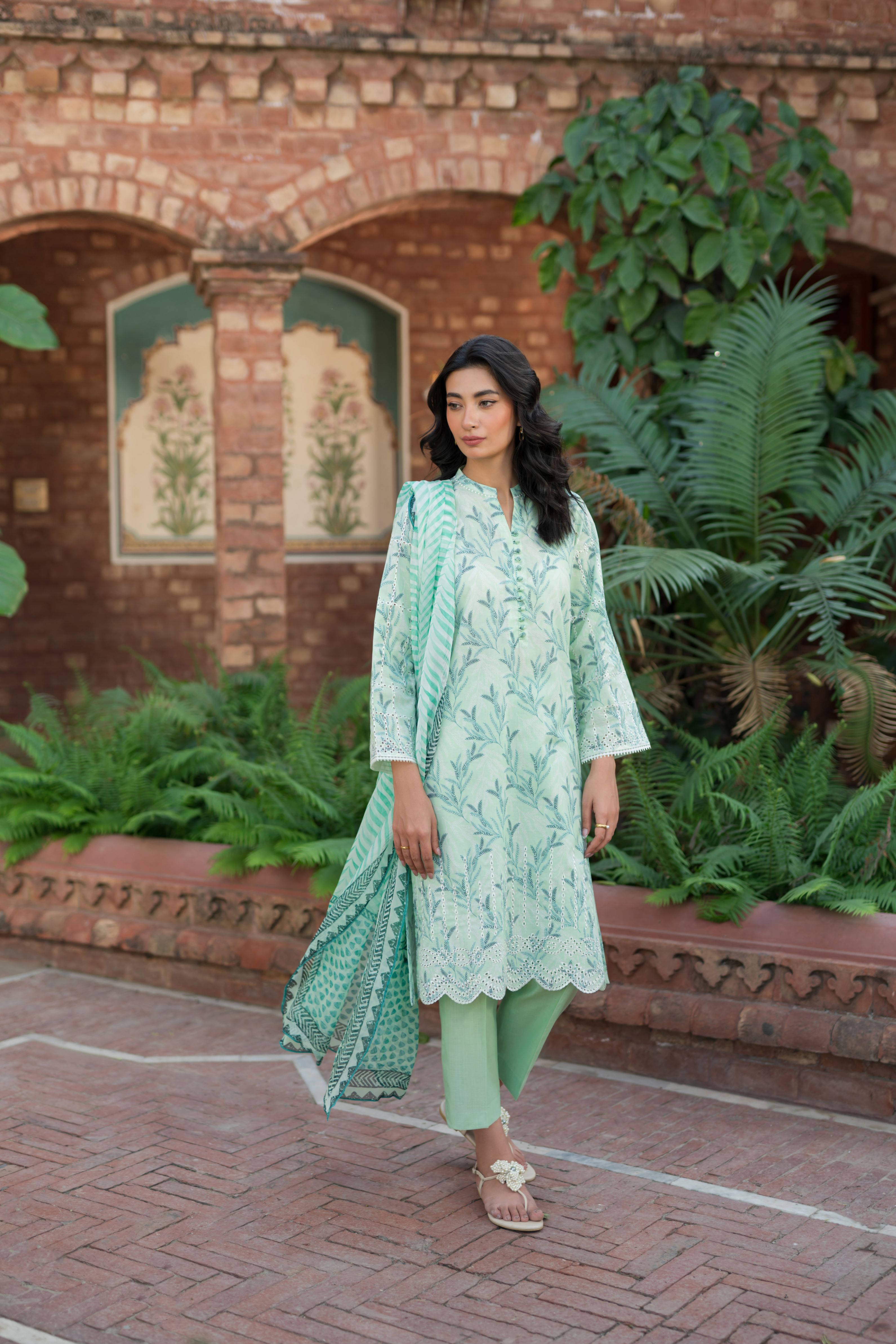 Summer Essentials by Sahar S24-EL-V2-03