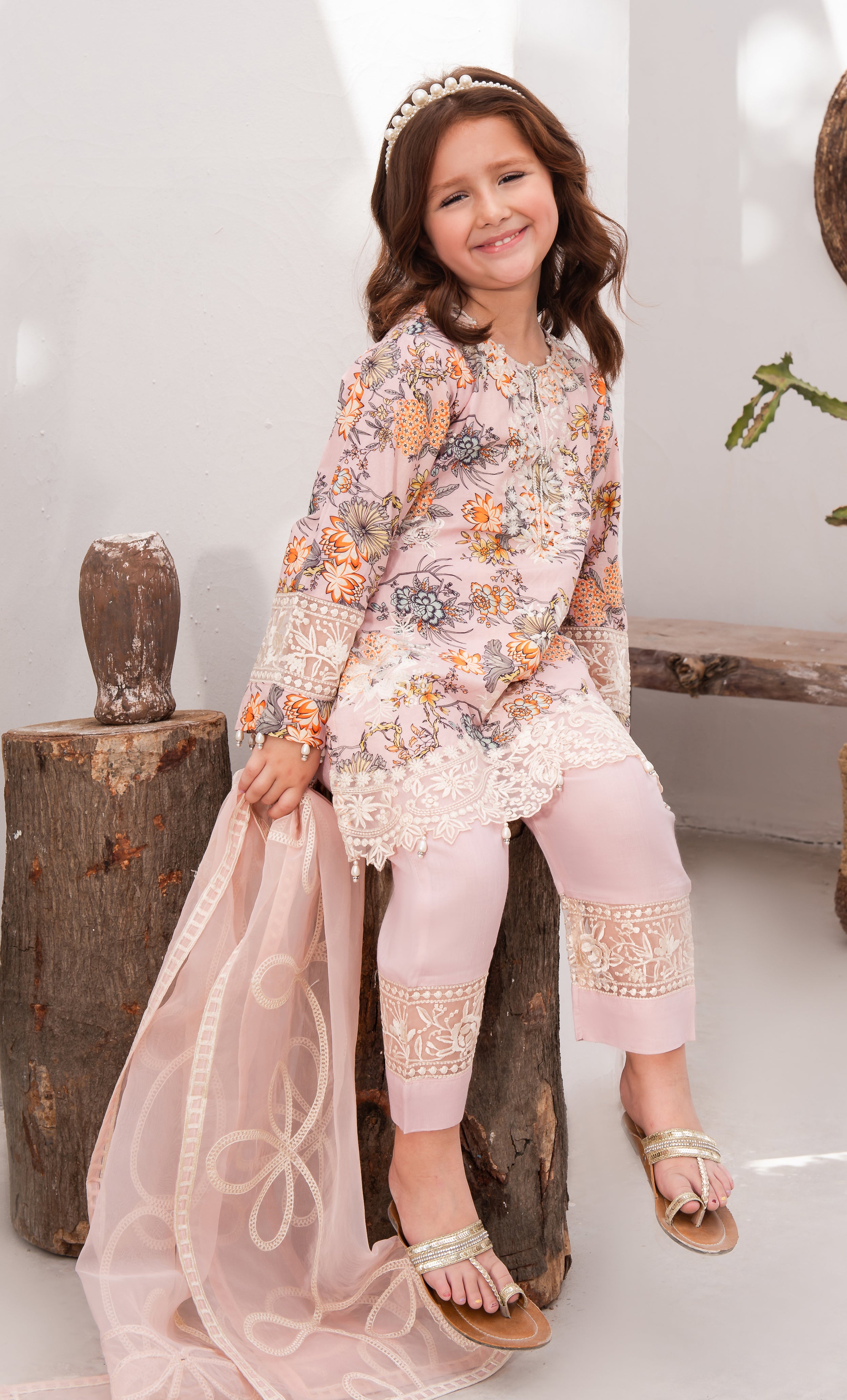 Ayeza Khan ft. Mona Eid Collection MAKG5