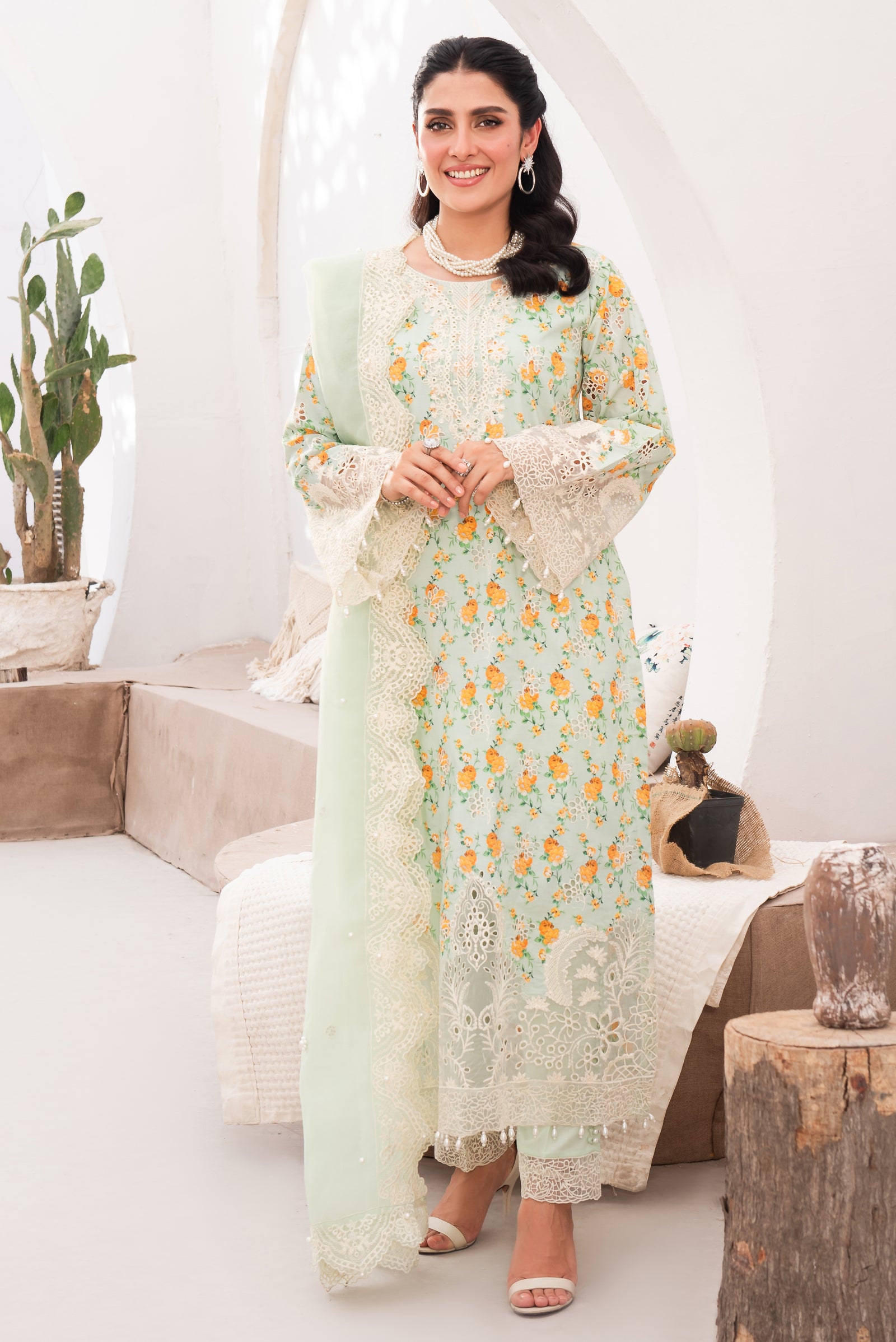 ayeza khan dress design Ayeza Khan's Stunning Bridal Dress for Unforgettable Walima